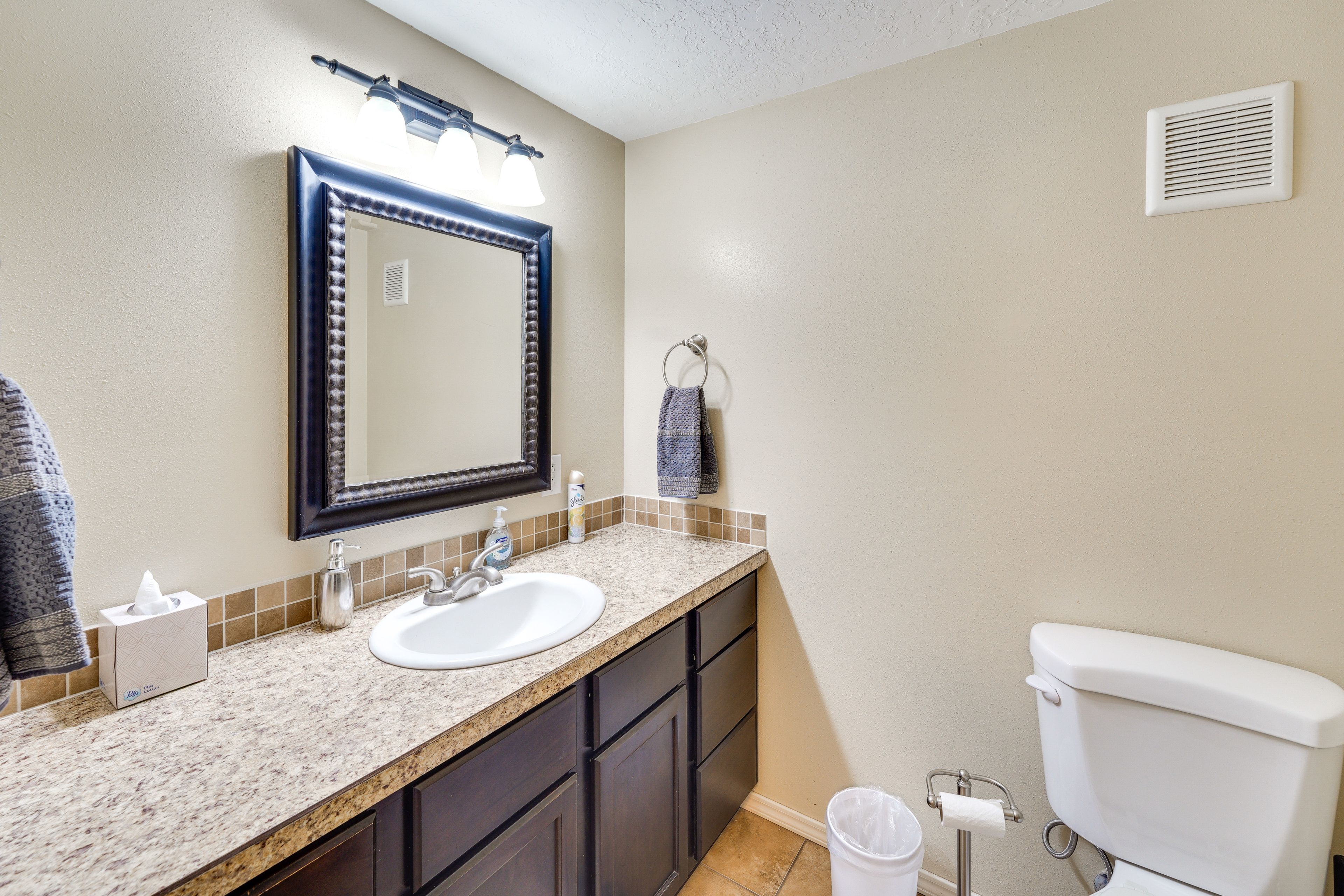 Full Bathroom | Complimentary Toiletries | Basement