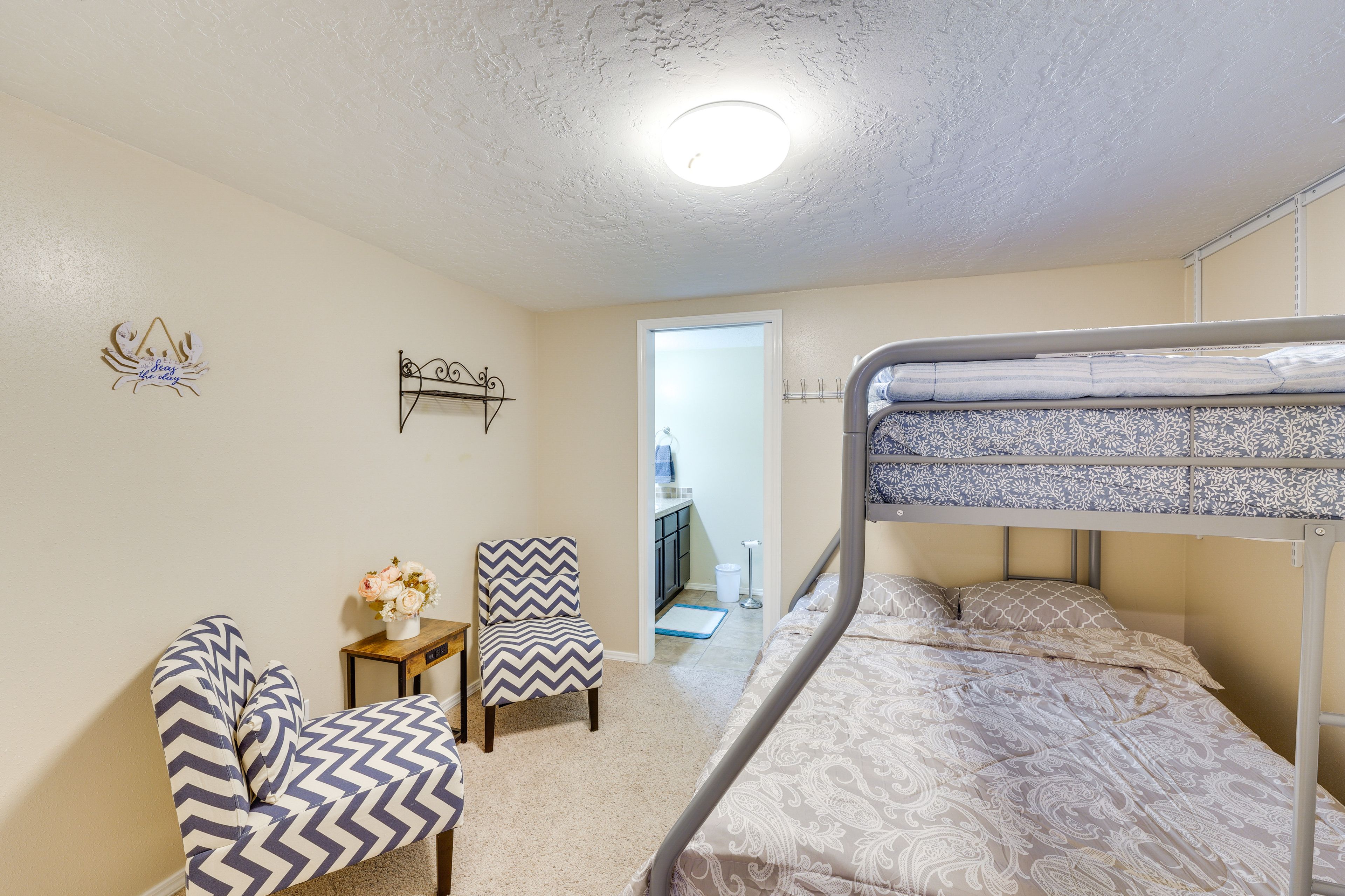Bedroom 5 | Twin/Full Bunk Bed