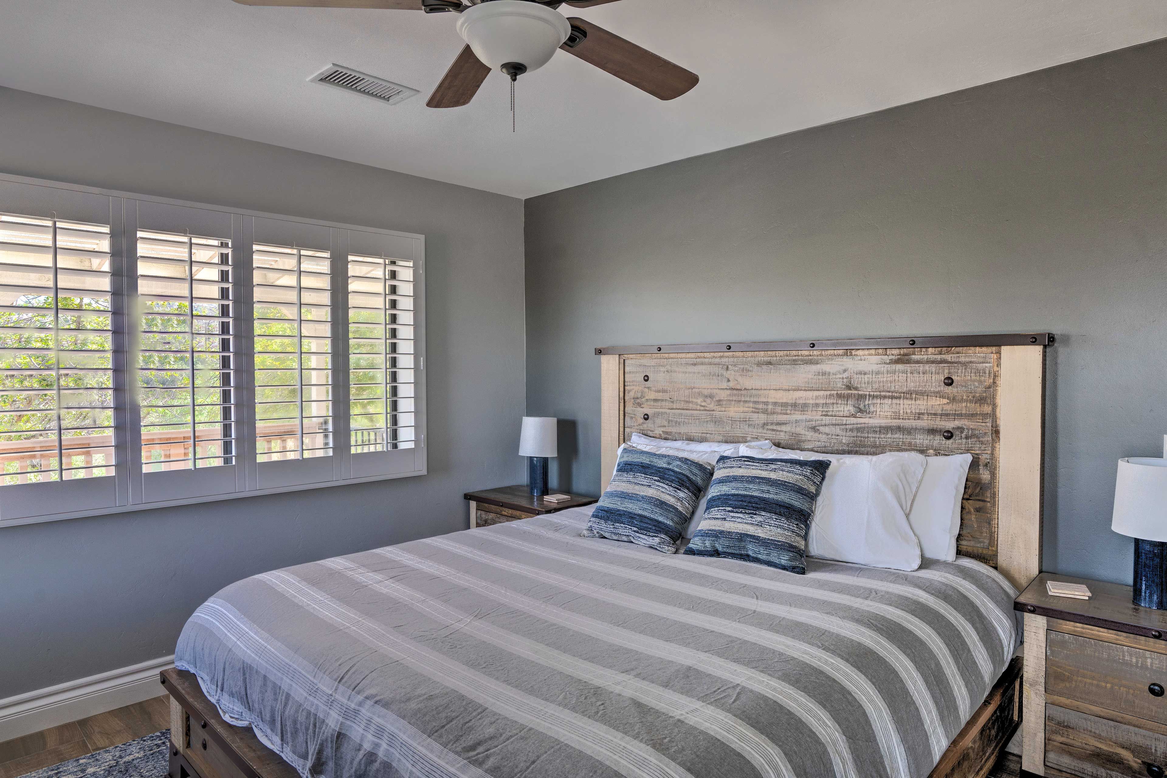 Bedroom | King Bed | Smart TV