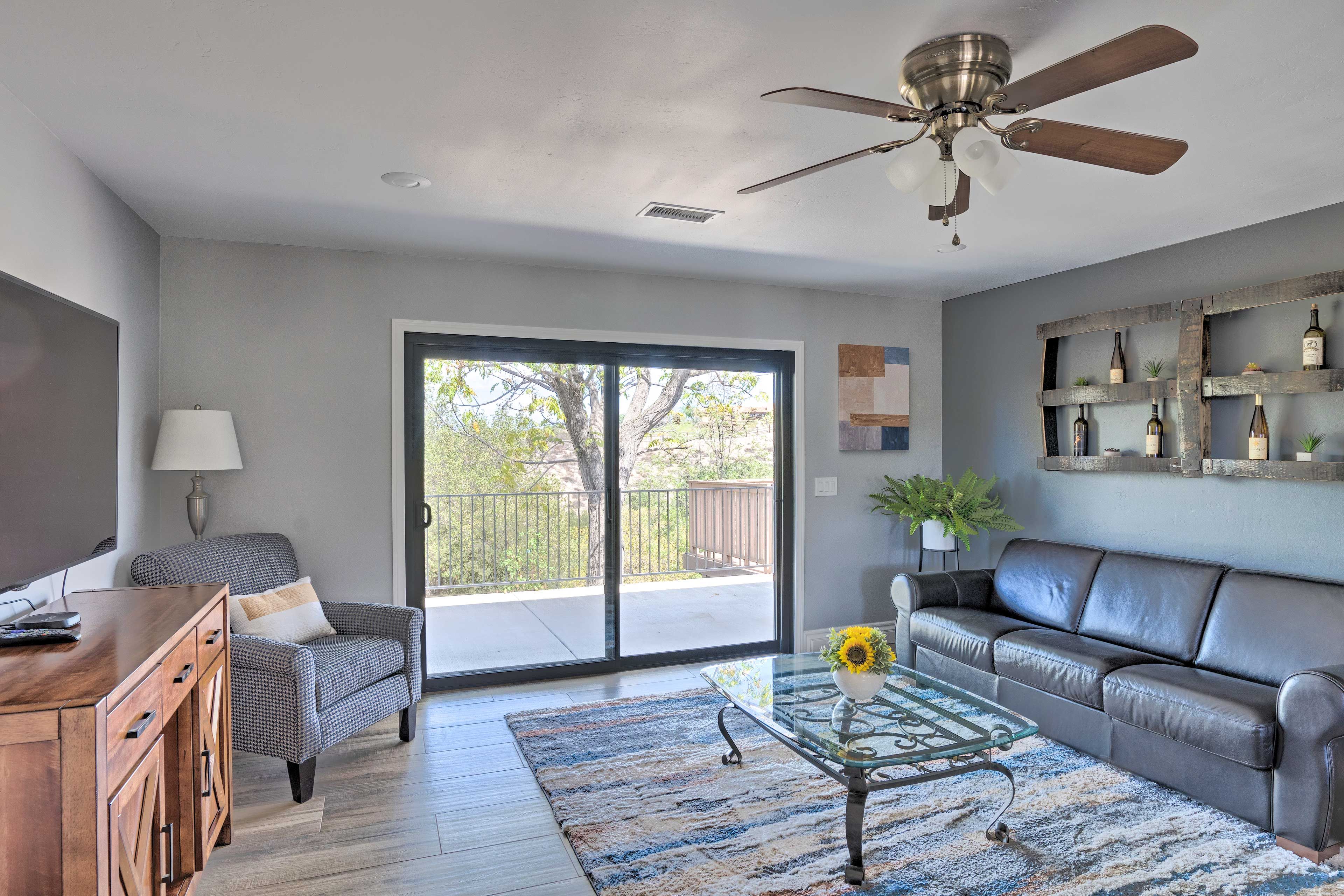 Living Room | Smart TV | Central Air Conditioning