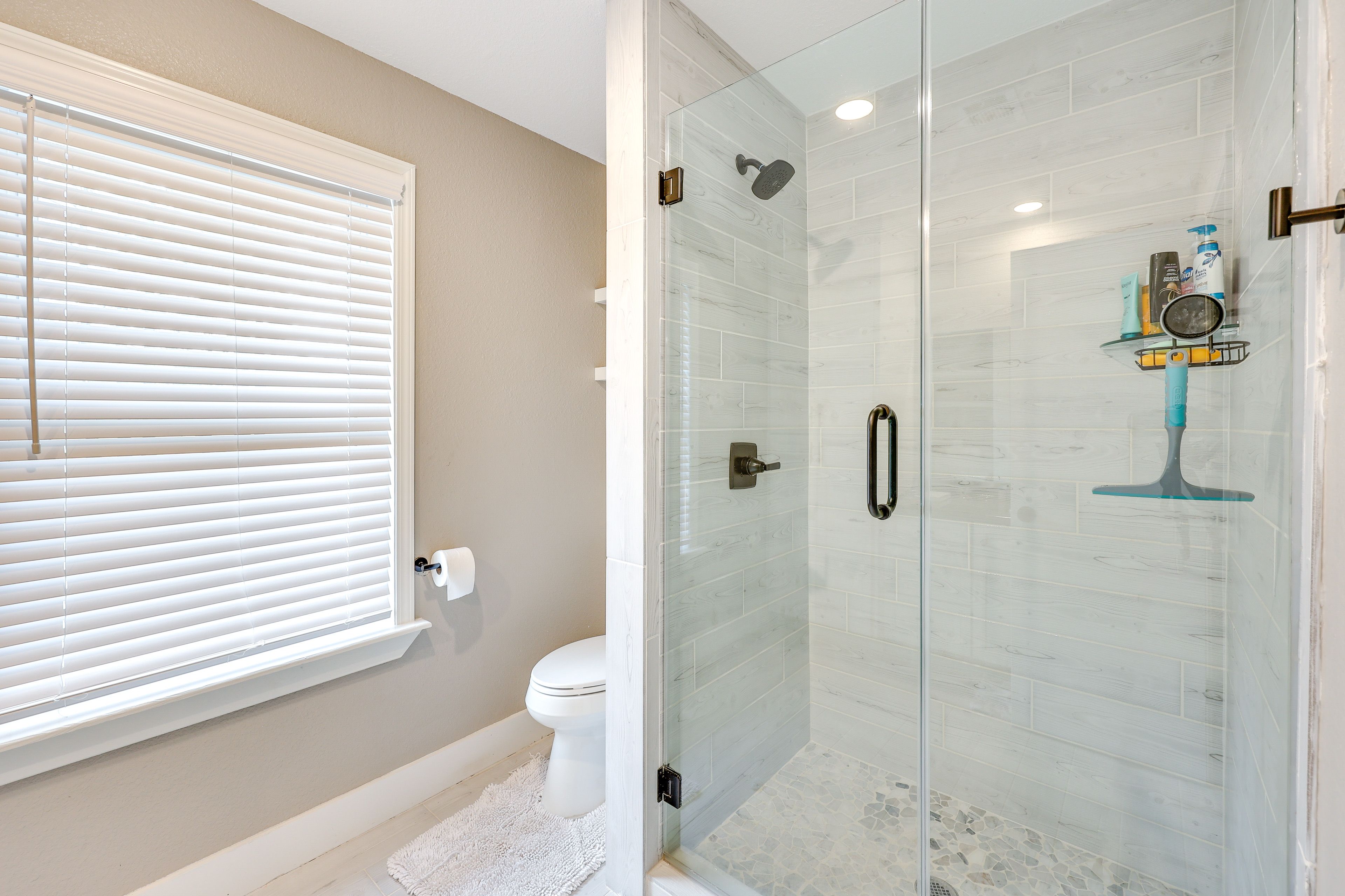 Full Bathroom | Complimentary Toiletries