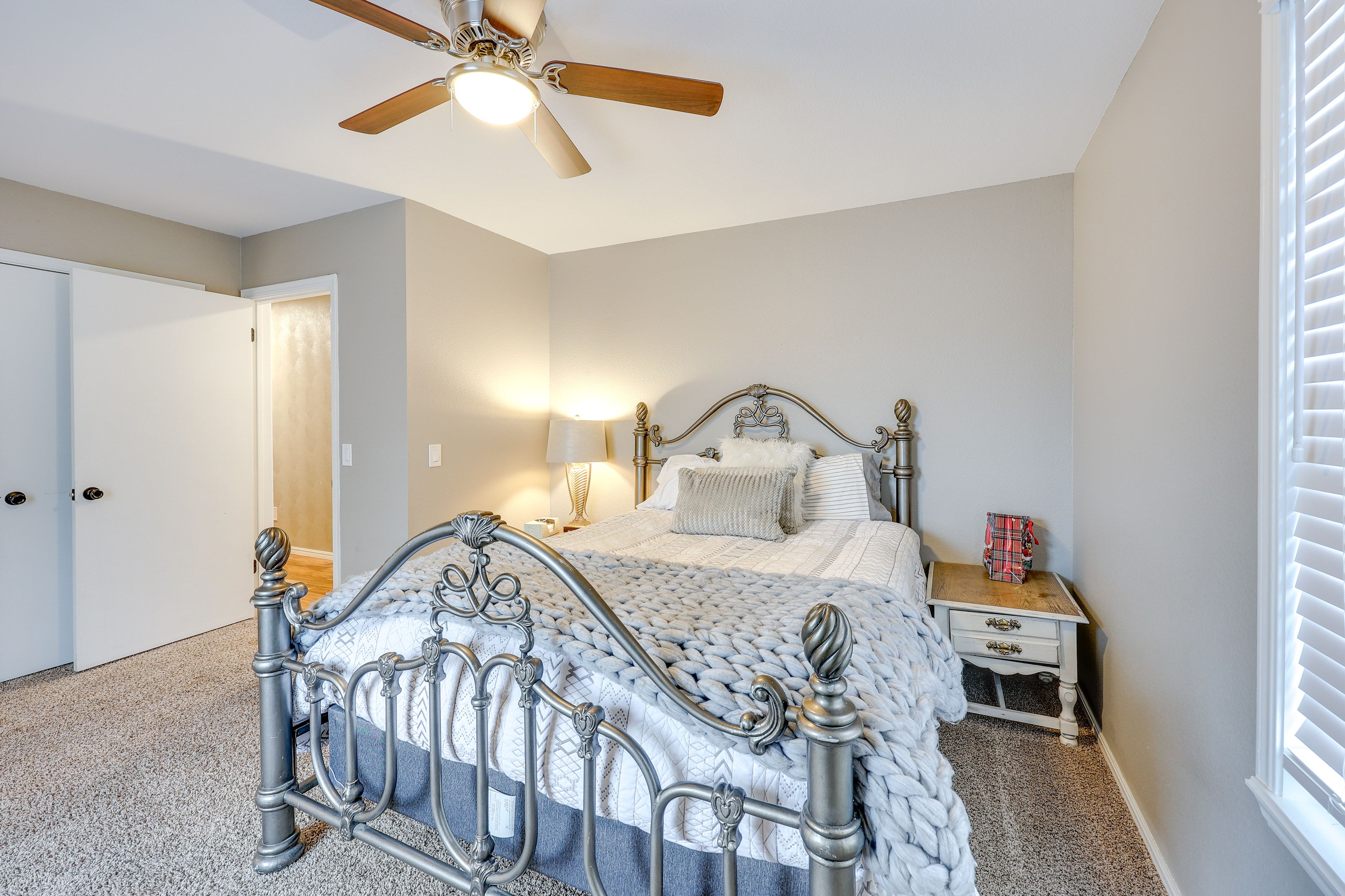 Bedroom 2 | Queen Bed