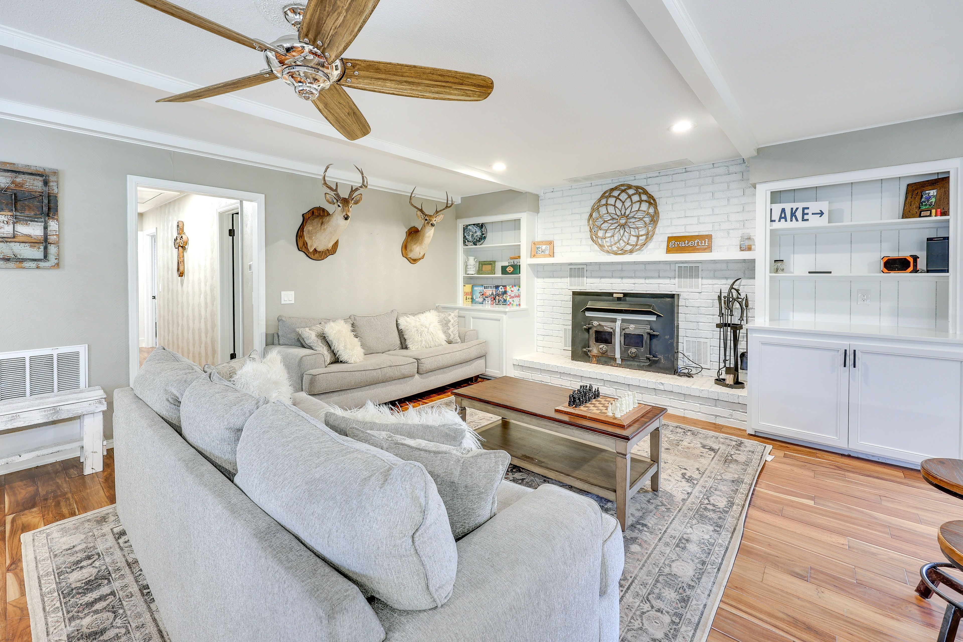 Living Room | Fireplace | Free WiFi | Keyless Entry