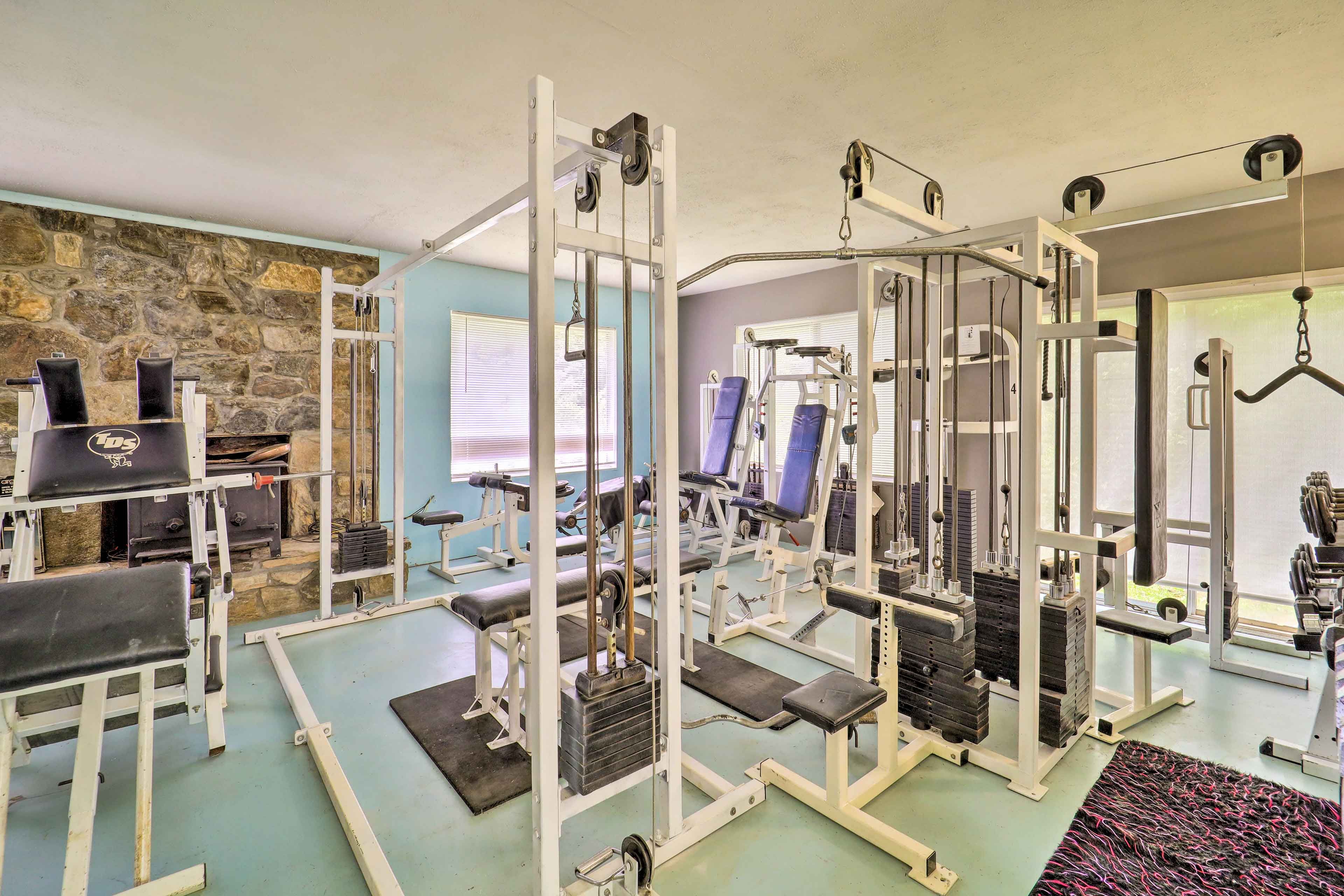 Home Gym | Free WiFi | Weights | Treadmill | DVD Player