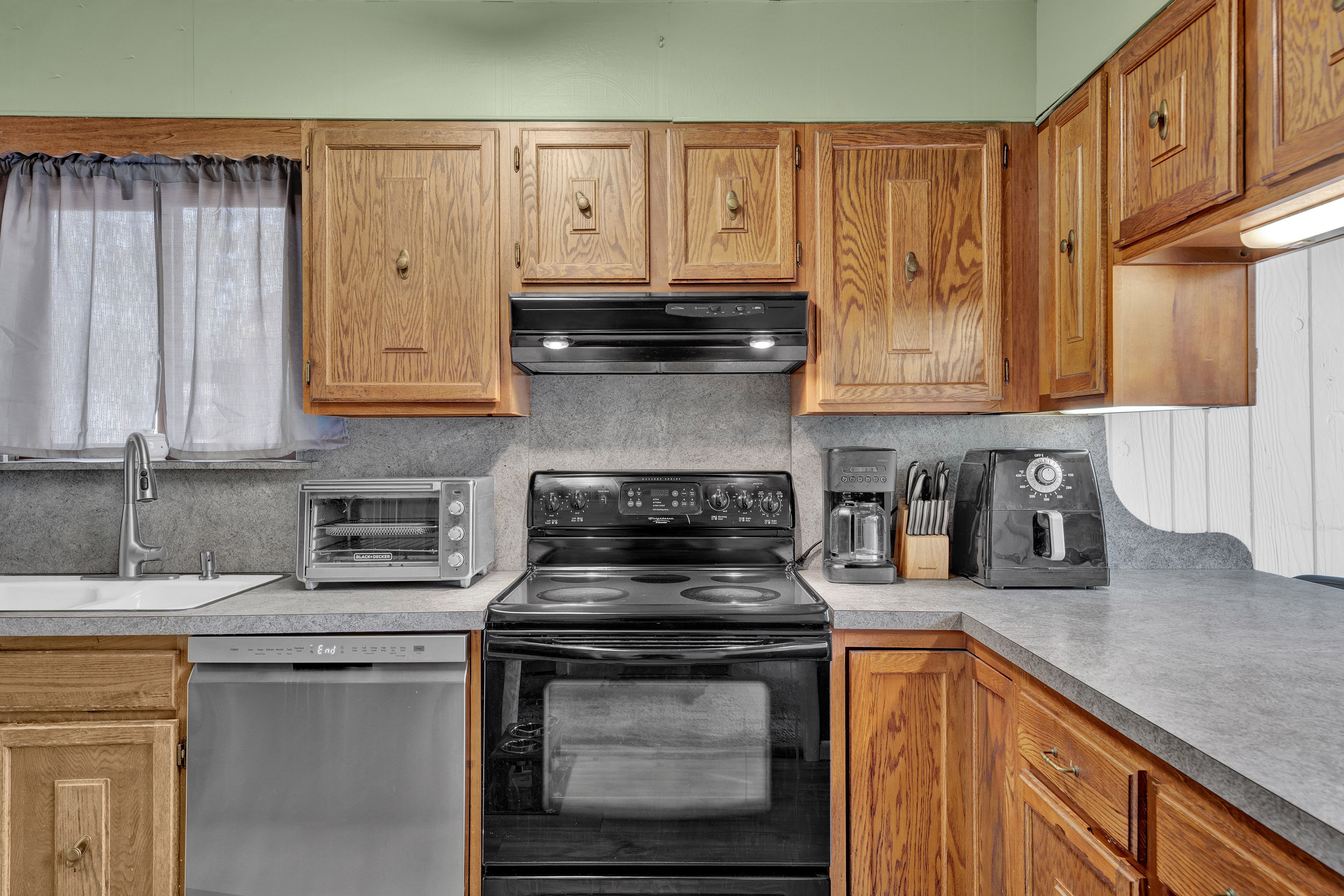 Kitchen | Main Level