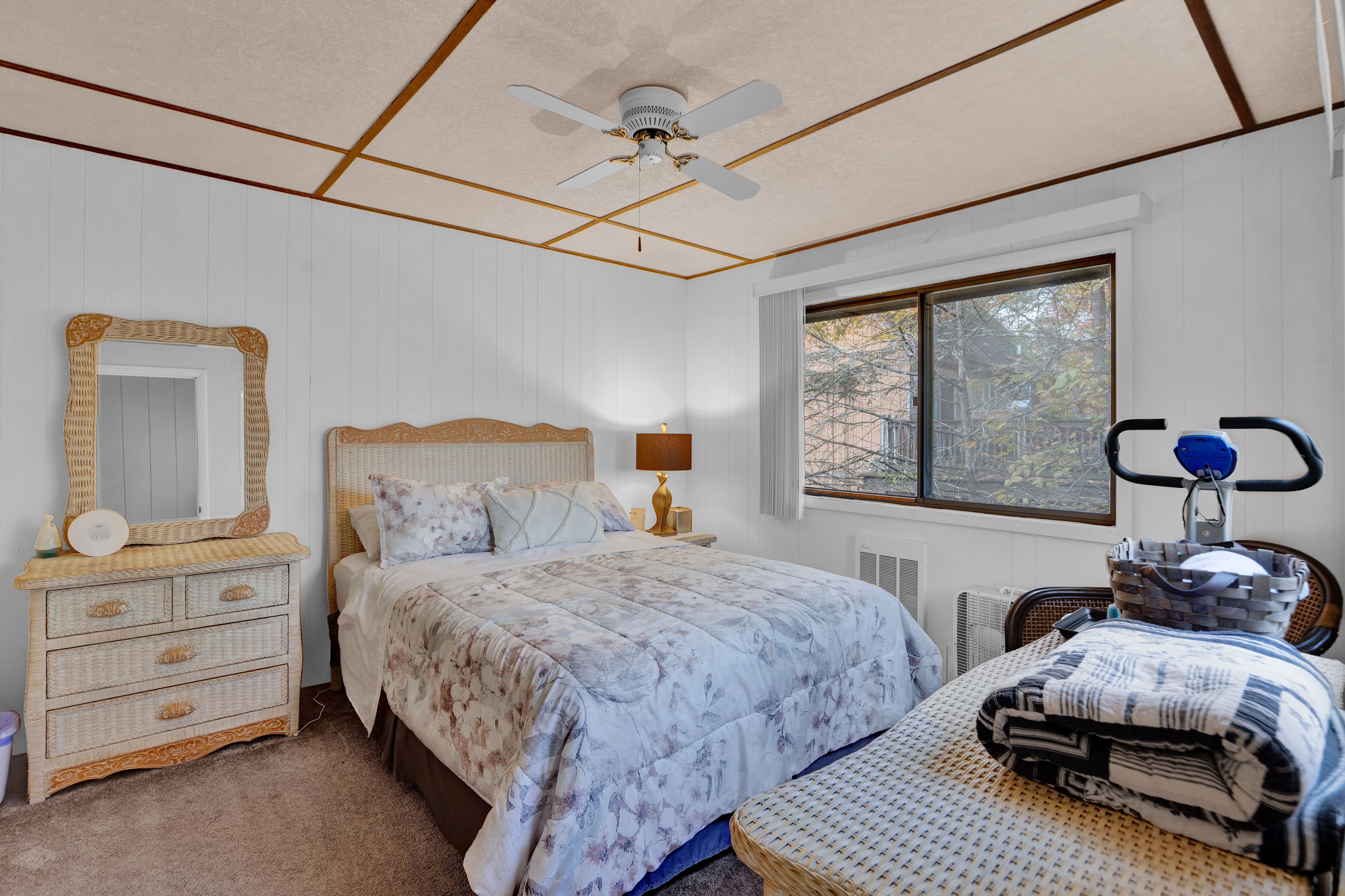 Bedroom 1 | Queen Bed | Main Level