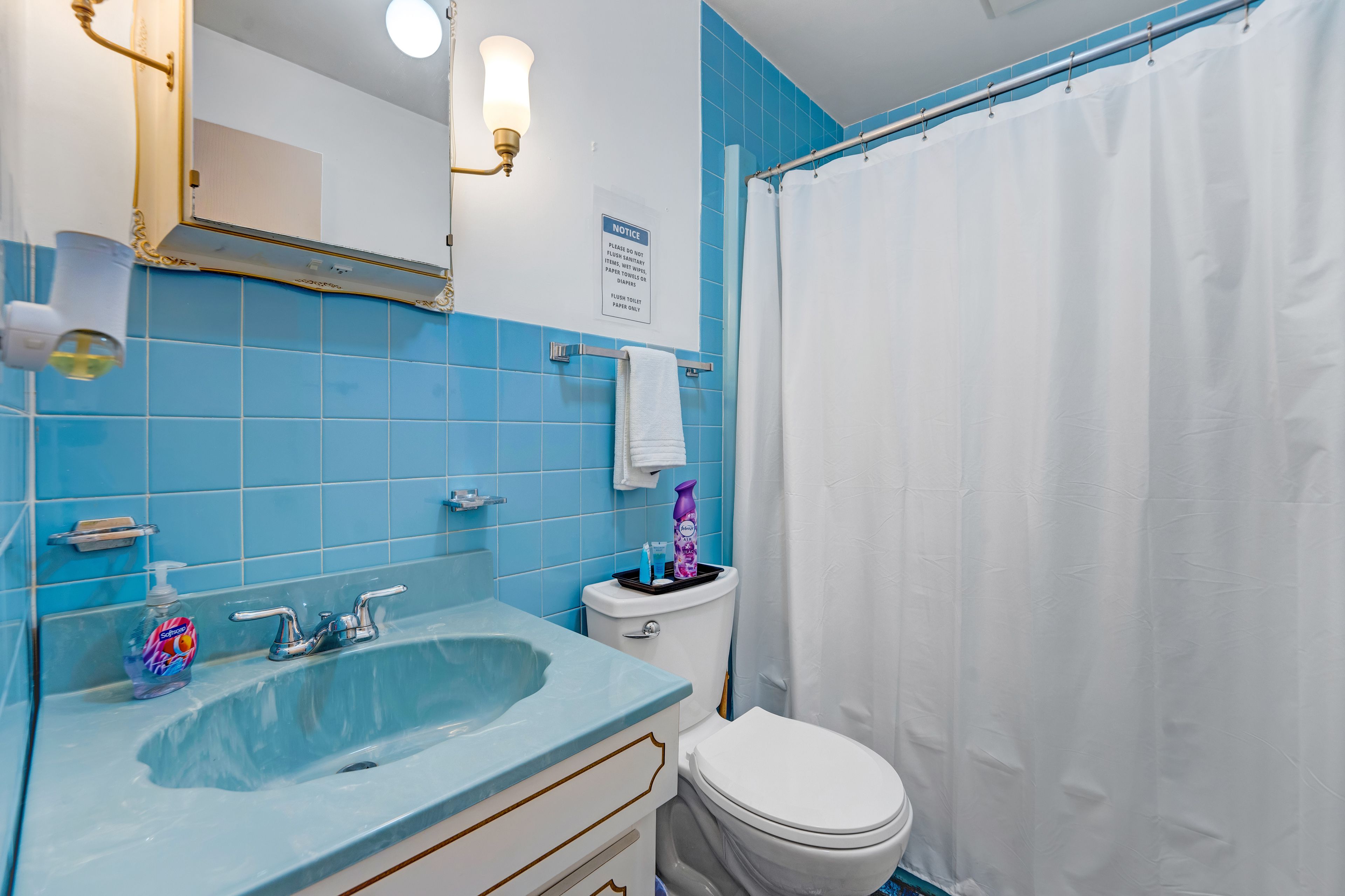 Full Bathroom | Main Level