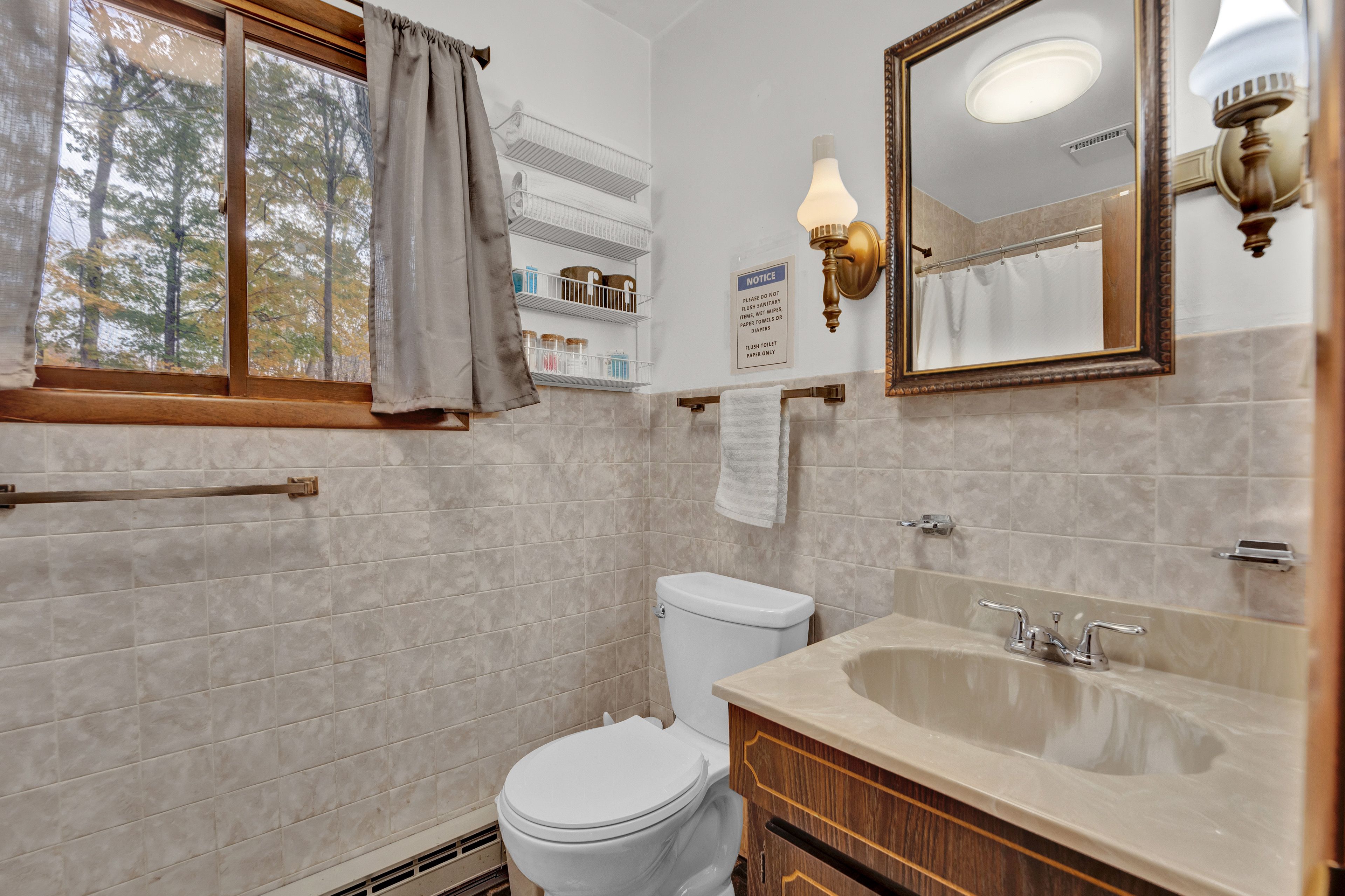 Full Bathroom | Main Level