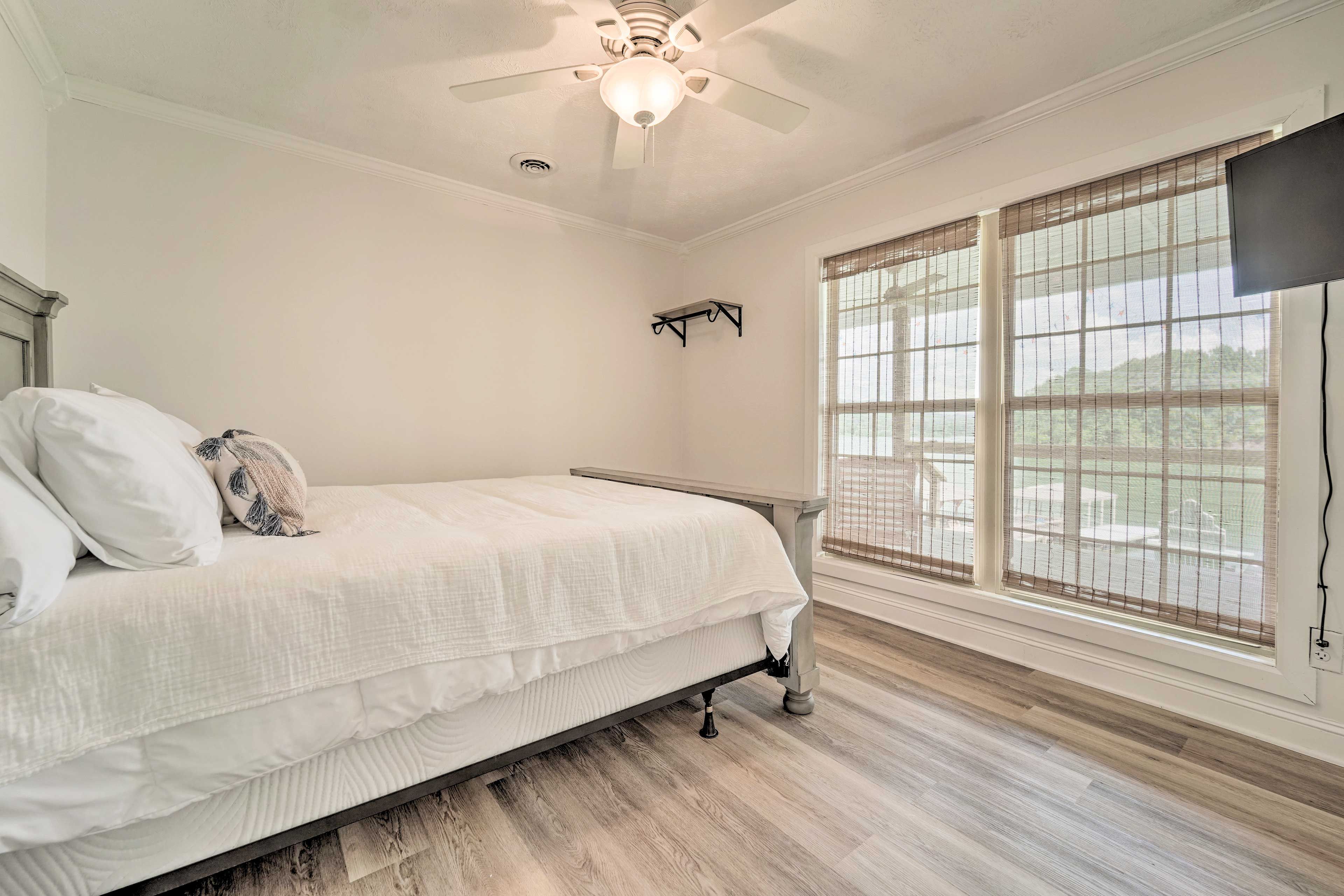 Bedroom 2 | Queen Bed