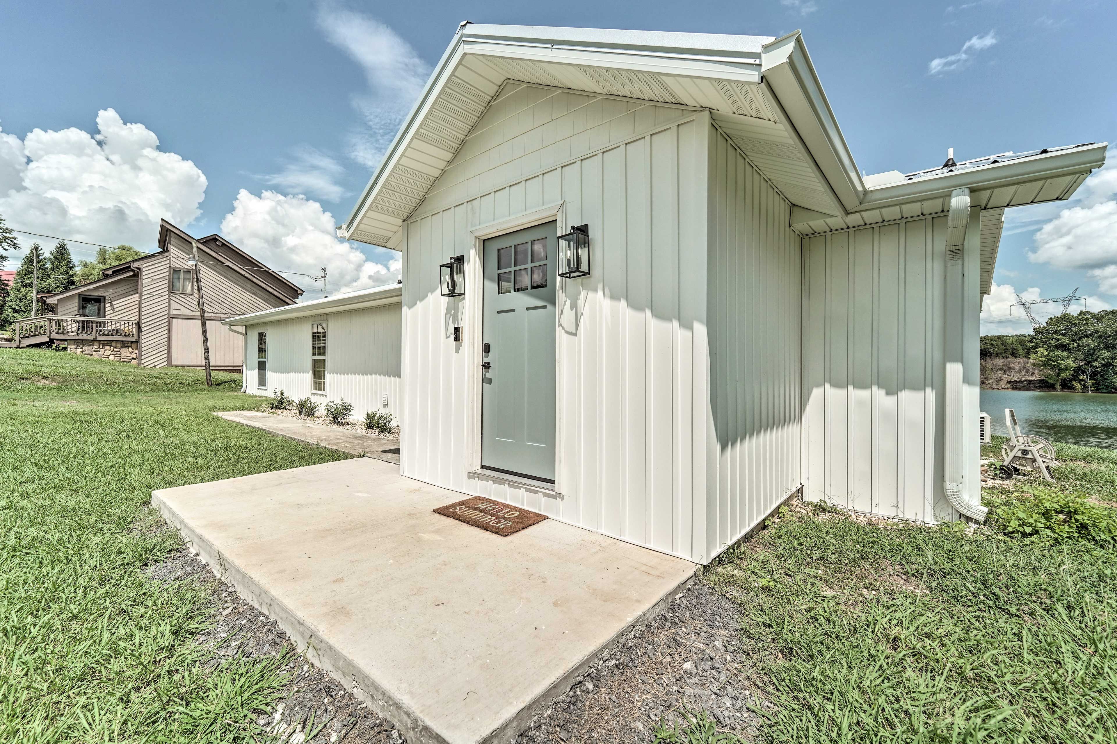 Front Entrance | Keyless Entry | Half-Step to Enter
