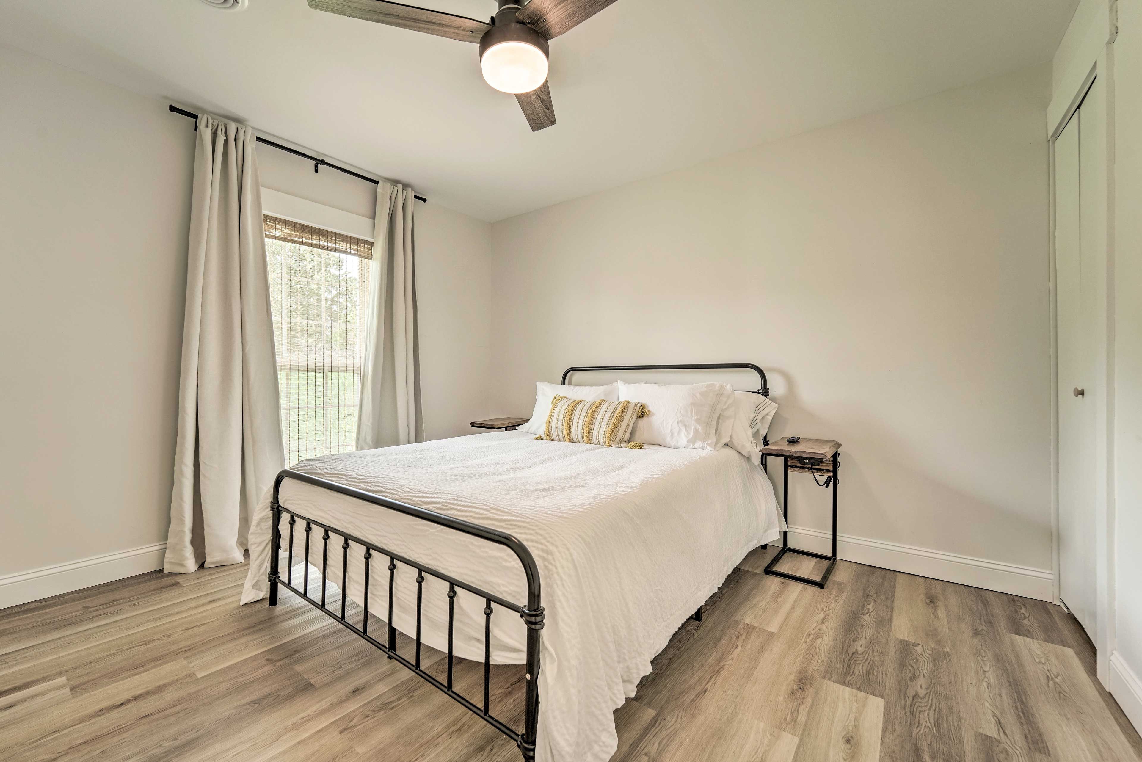Bedroom 3 | Queen Bed