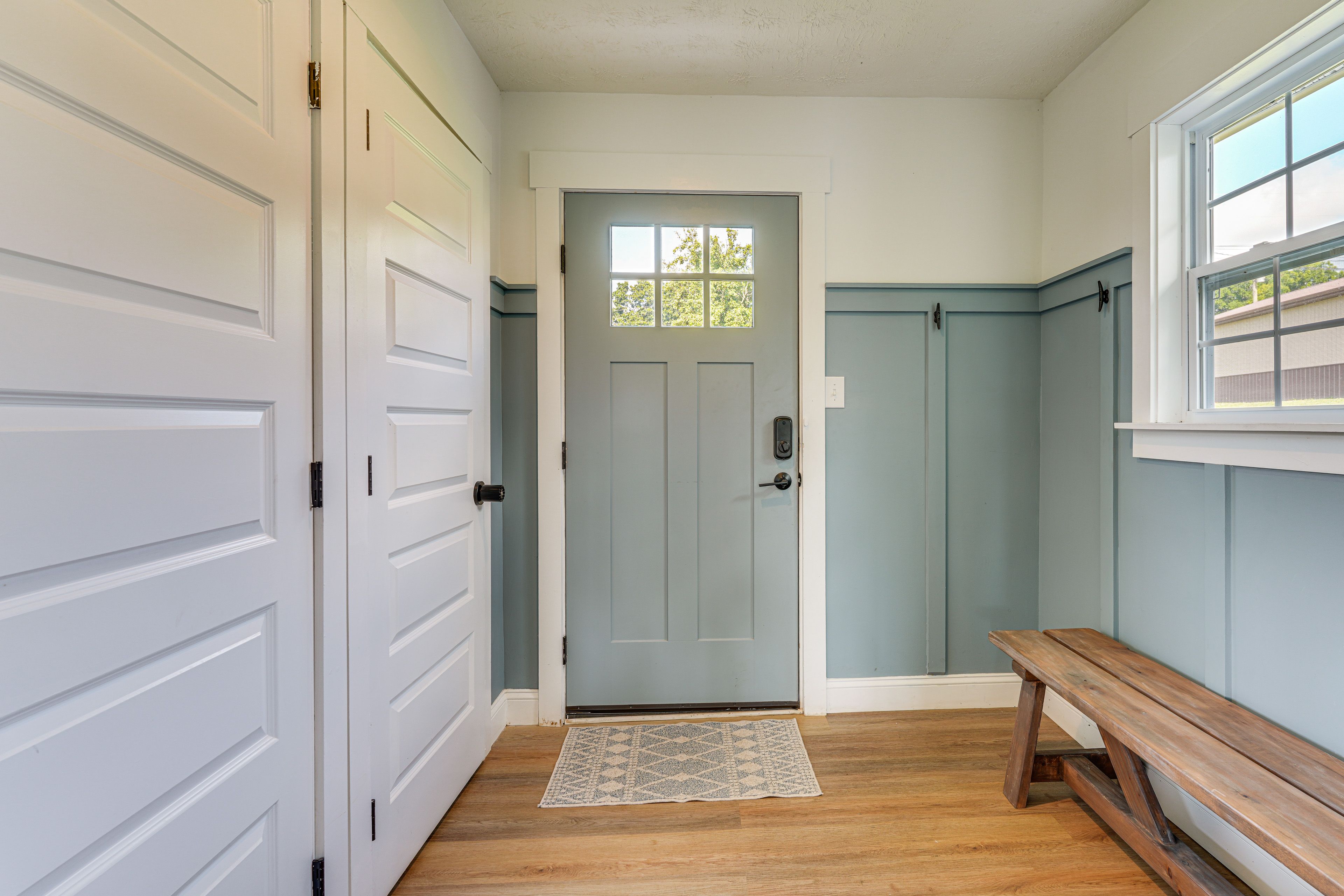 Front Entrance | Keyless Entry | Half-Step to Enter