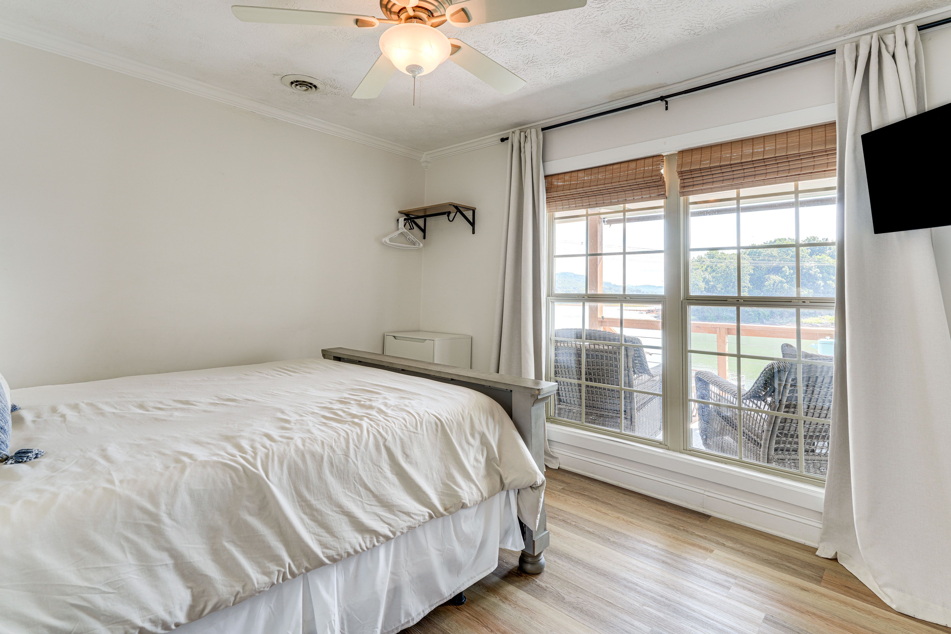 Bedroom 2 | Queen Bed