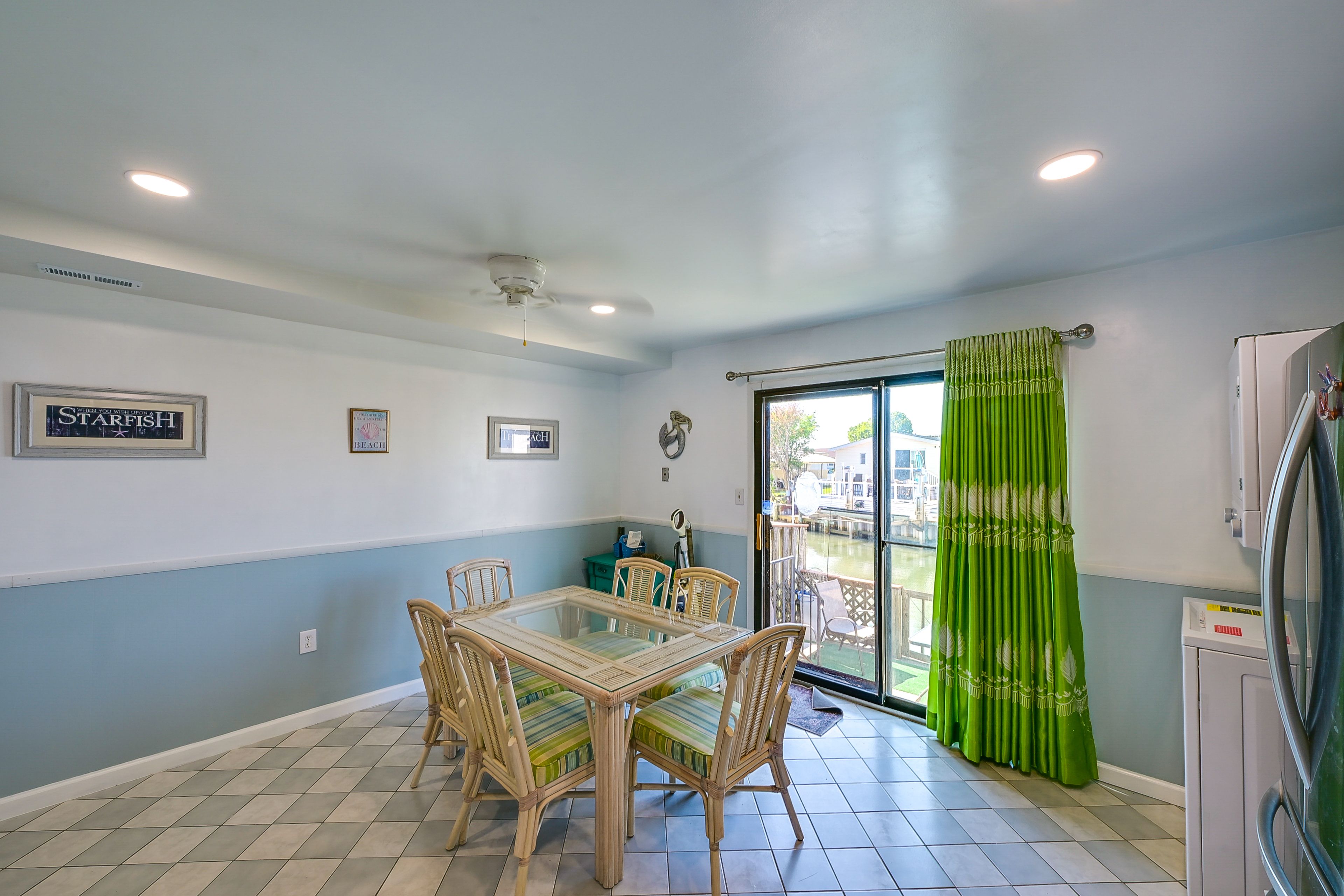 Dining Area | Dishware & Flatware Provided | Trash Bags & Paper Towels Provided