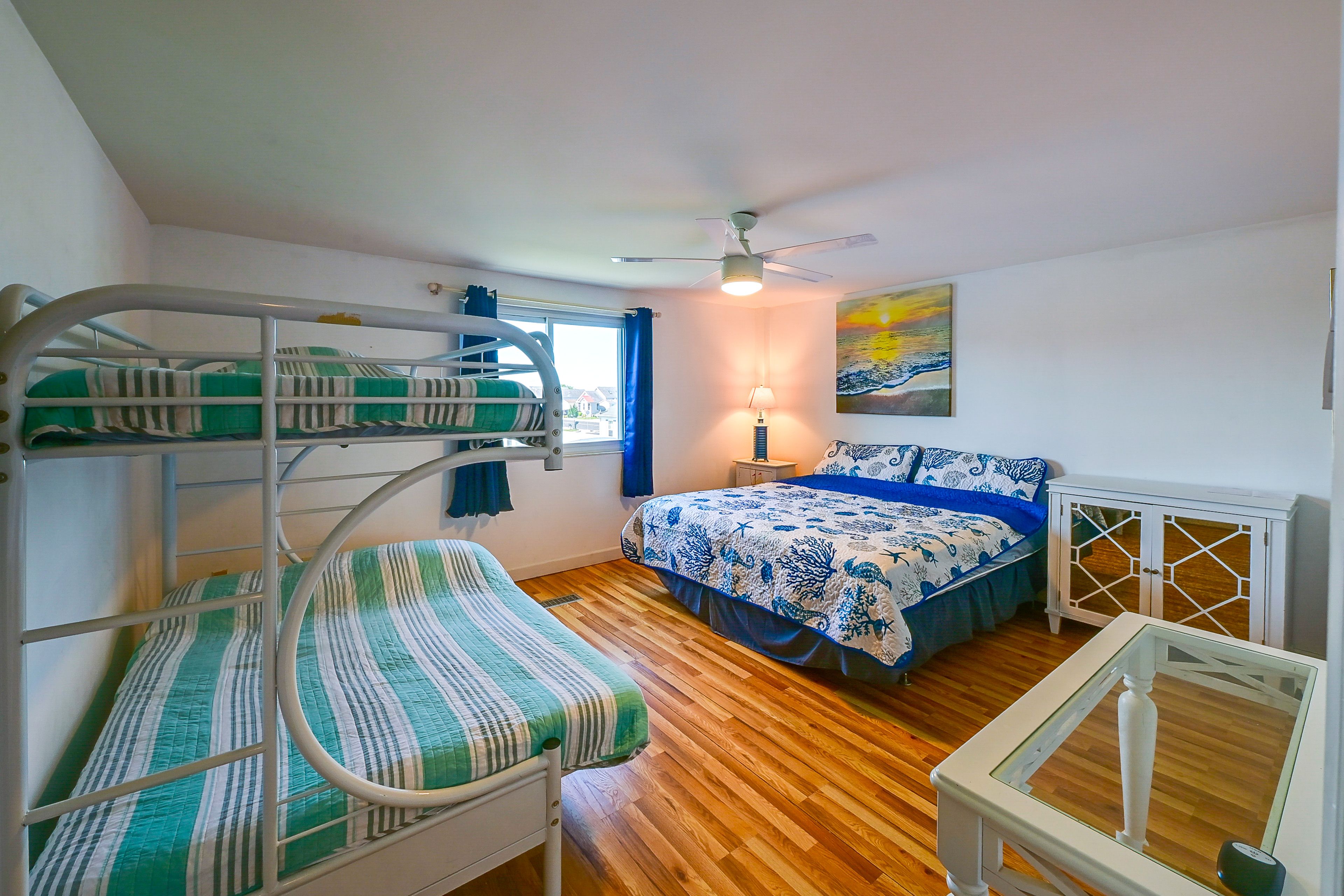 Bedroom 2 | King Bed | Twin Bunk Bed