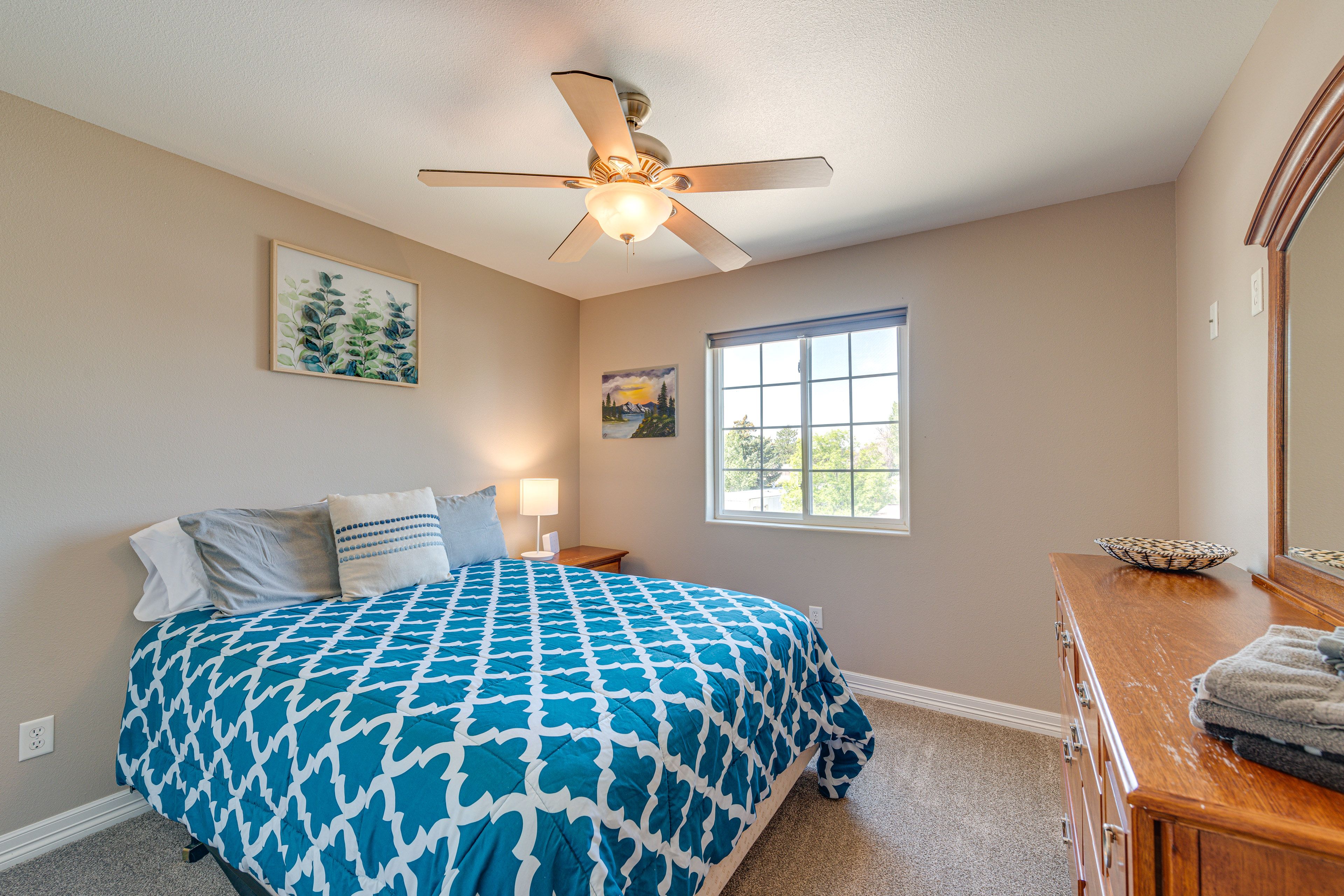 Bedroom 3 | Queen Bed