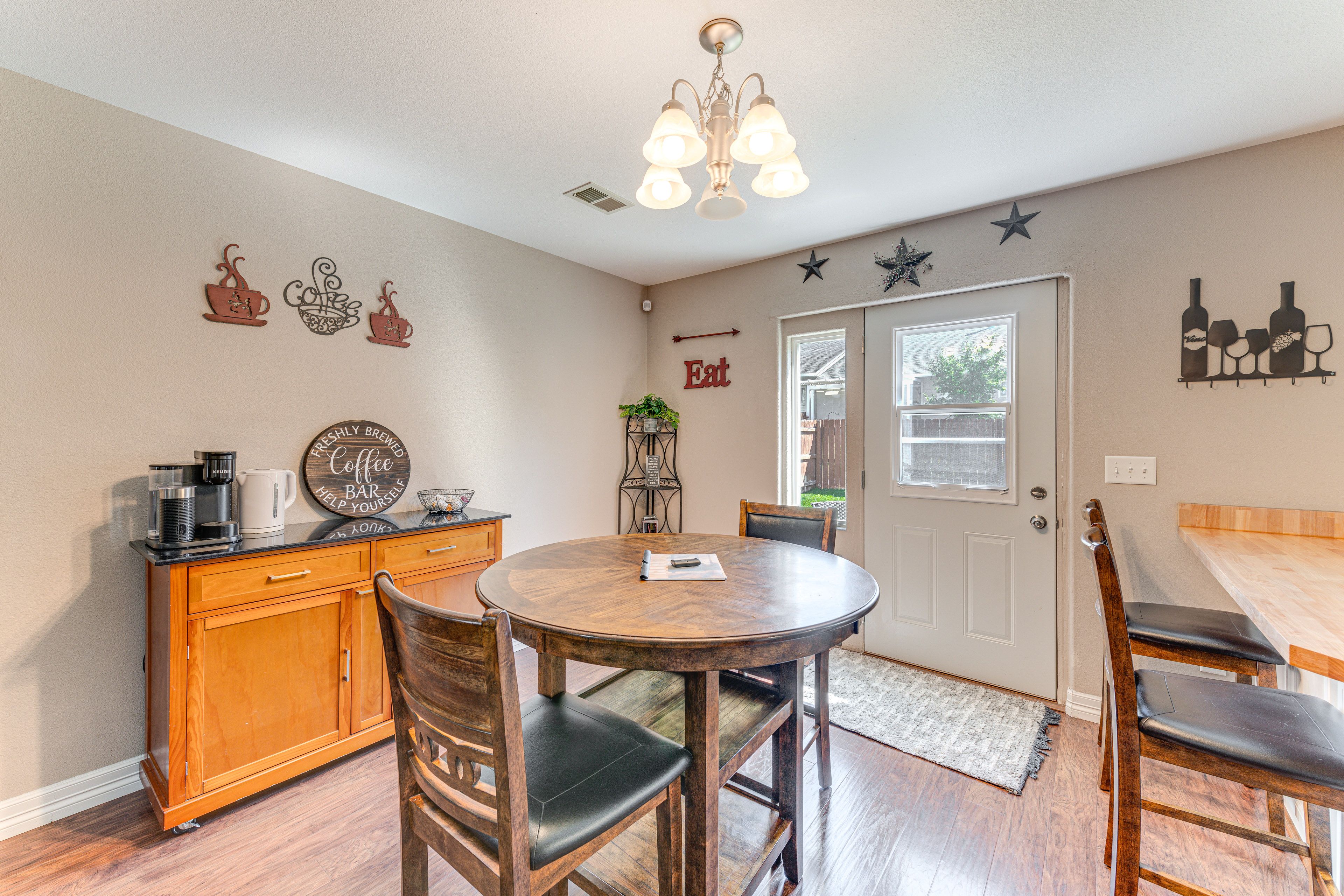 Dining Area | Dishware & Flatware Provided | Trash Bags & Paper Towels Provided