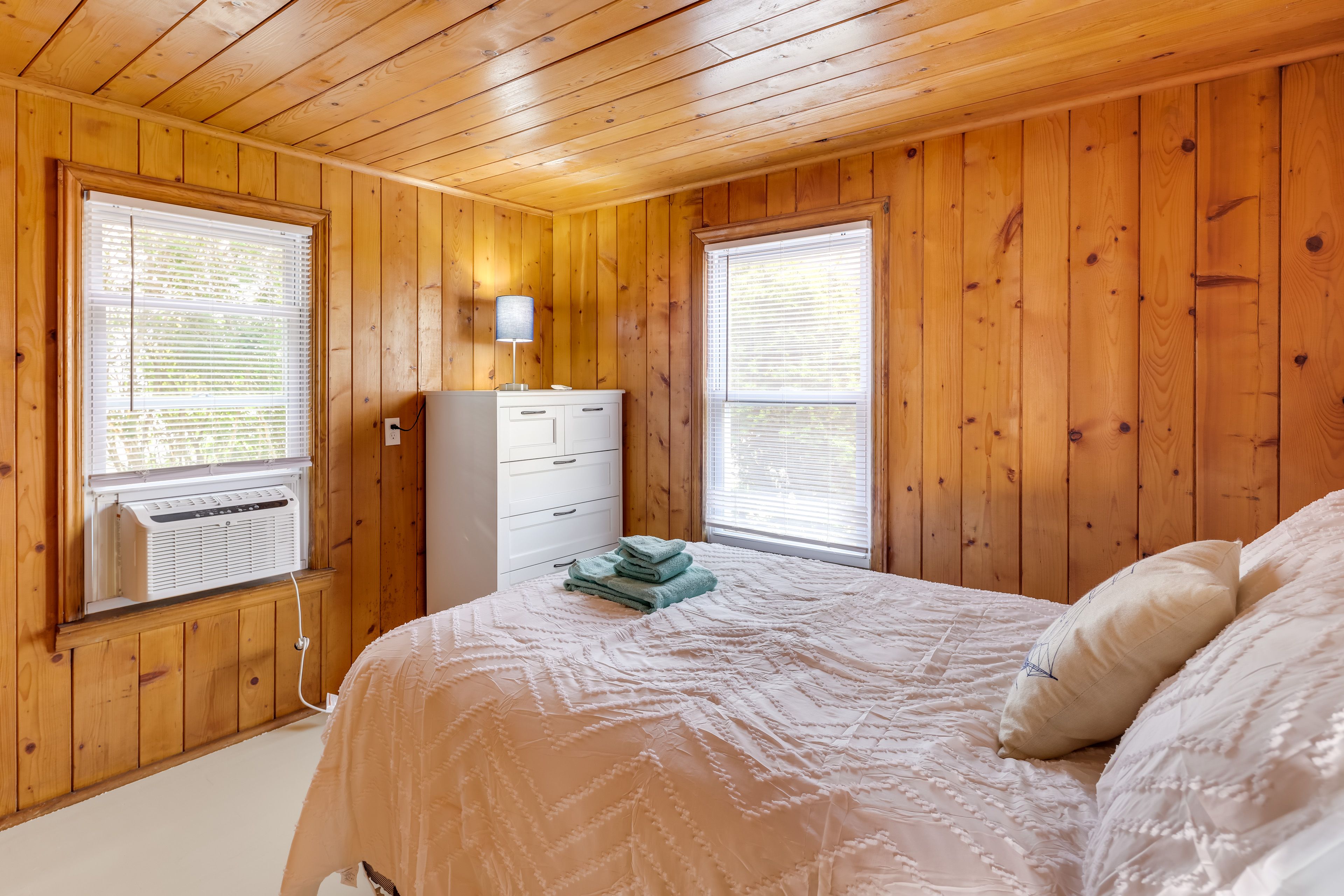 Bedroom 1 | Full Bed