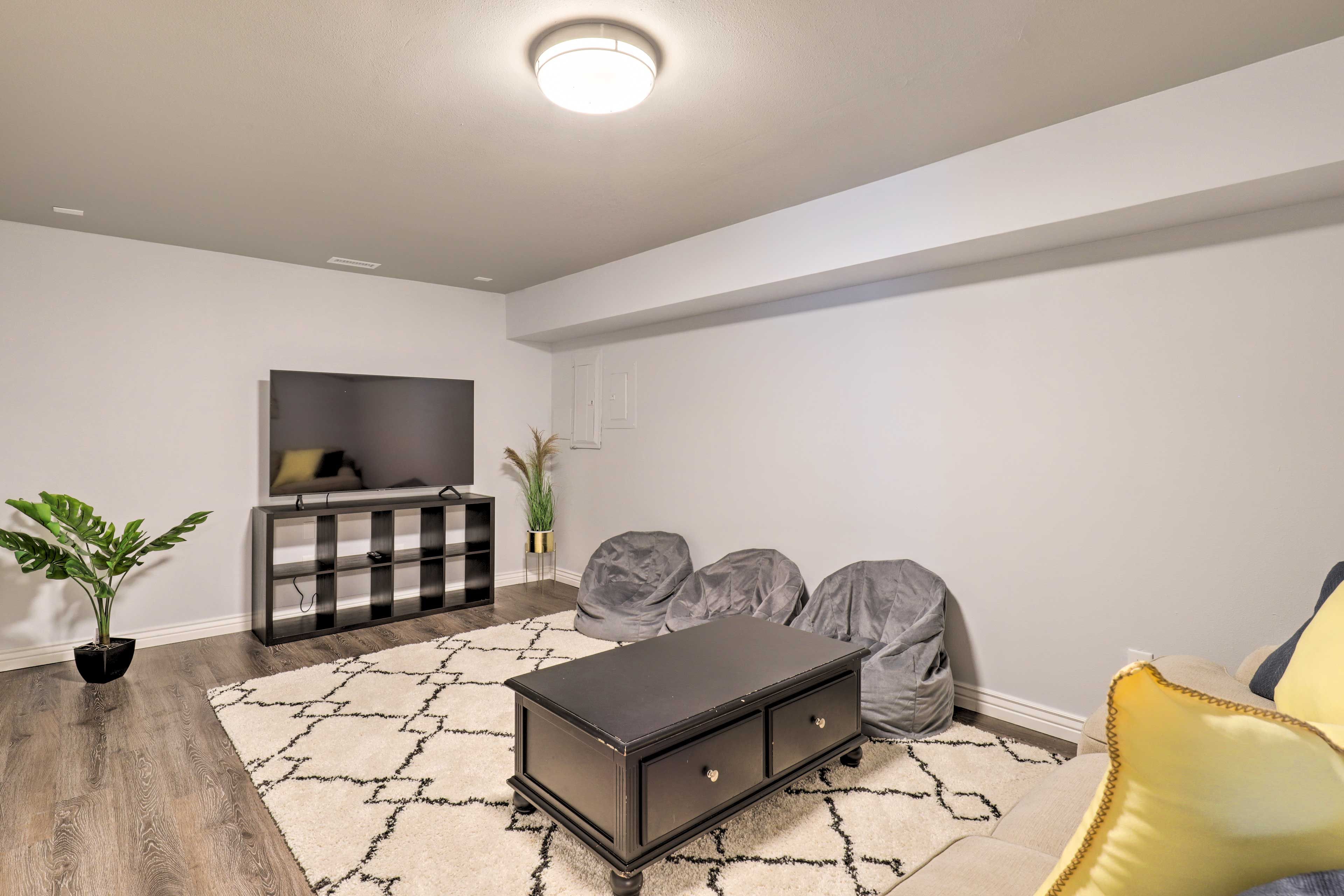 Living Room | Free WiFi | Smart TV