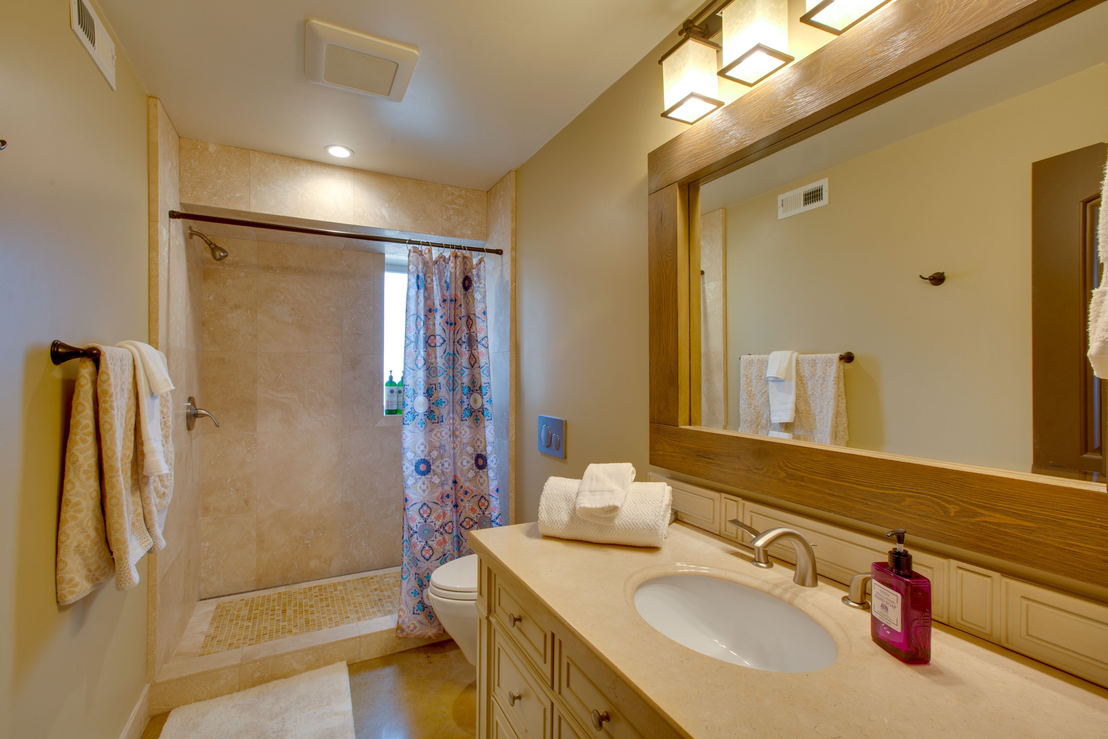 Full Bathroom | Complimentary Toiletries | Towels Provided