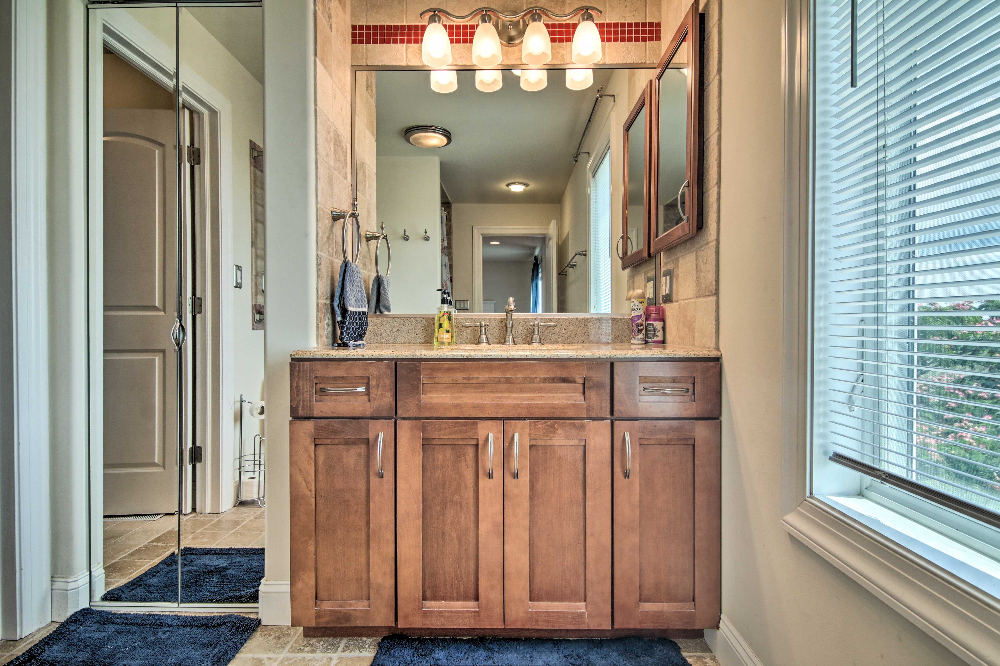 Full En-Suite Bathroom