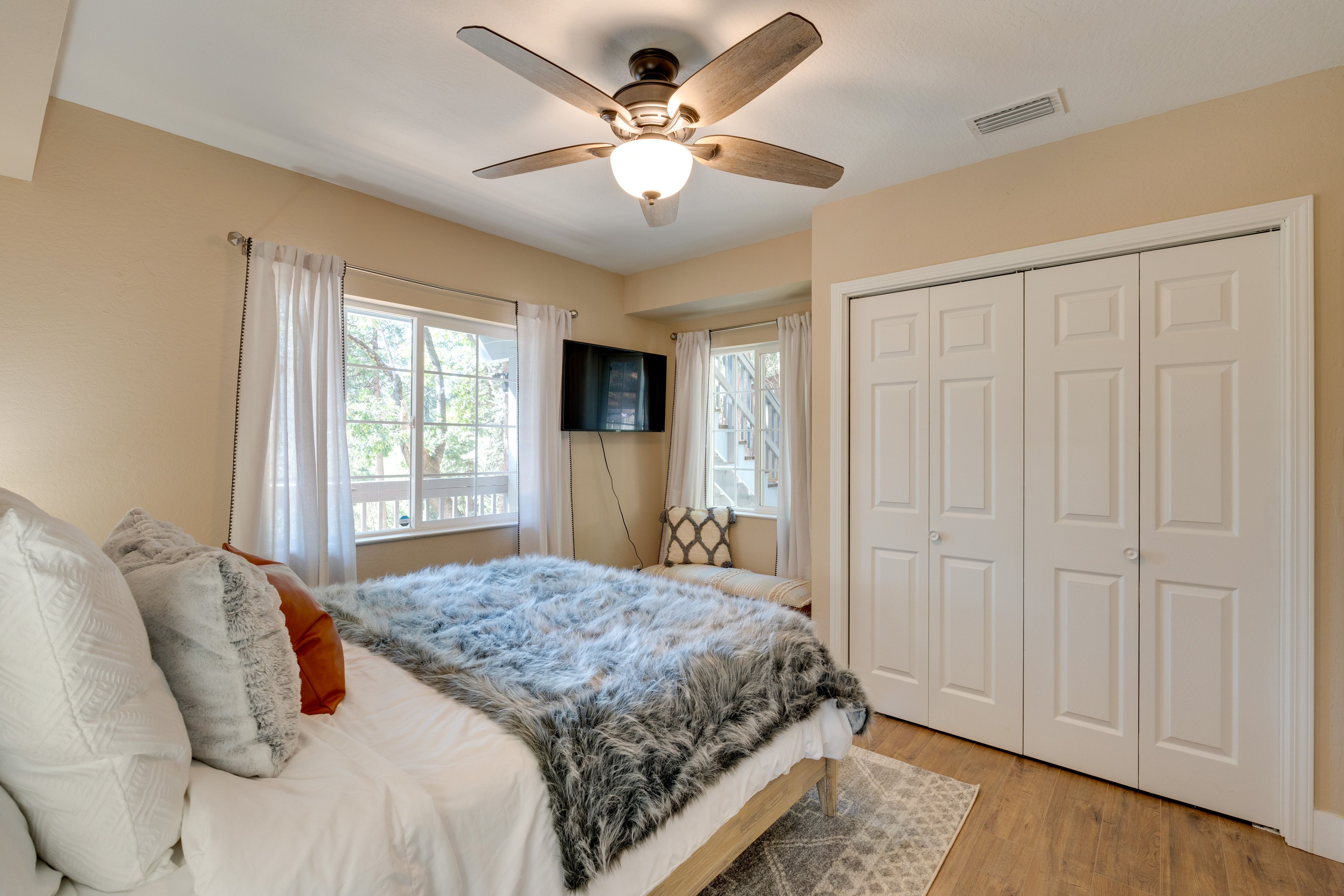 Bedroom 2 | Lower Level | Queen Bed | Smart TV