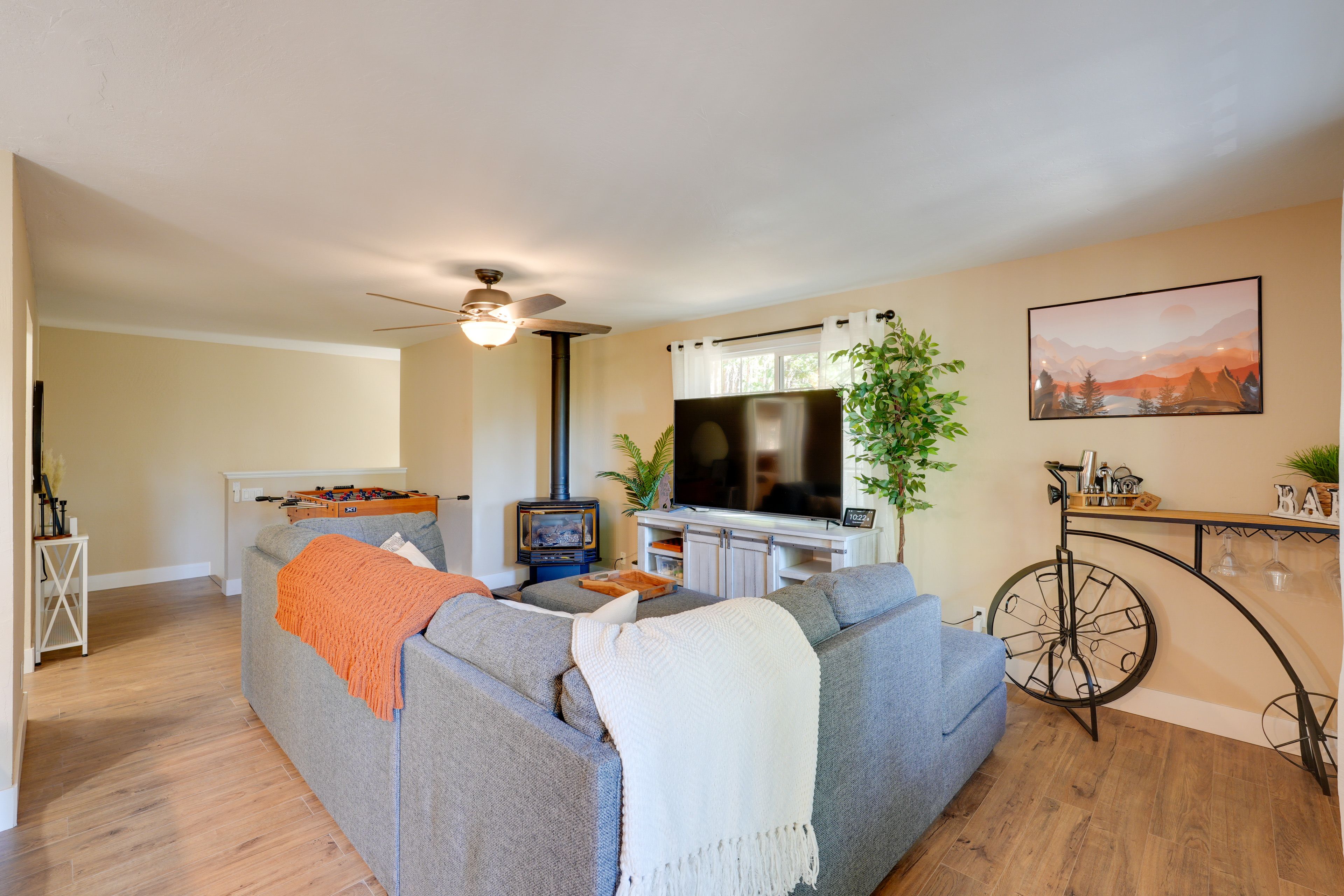 Living Room | Main Level | Smart TV | Gas Fireplace | Free WiFi | Central A/C