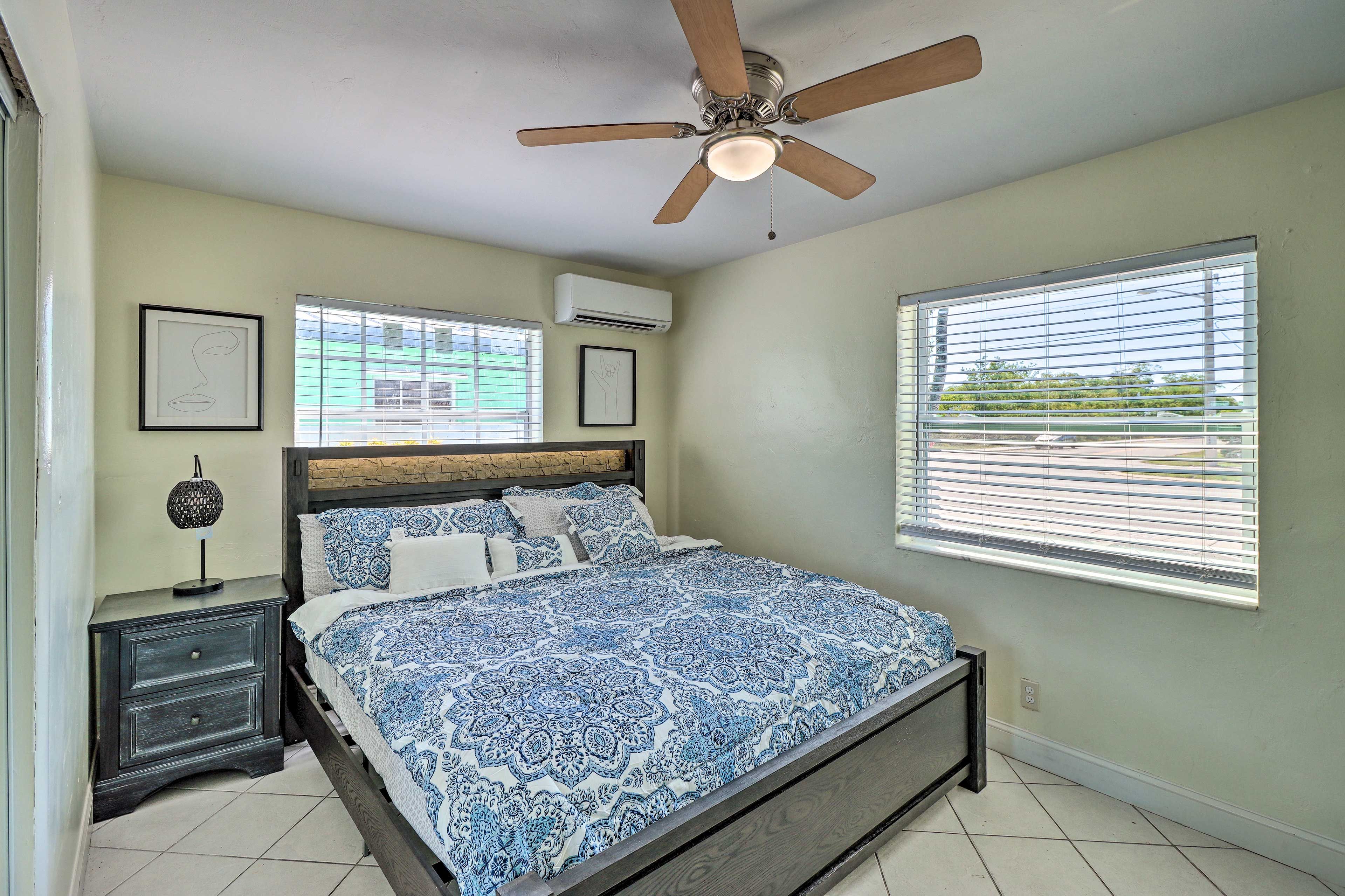 Bedroom 1 | King Bed