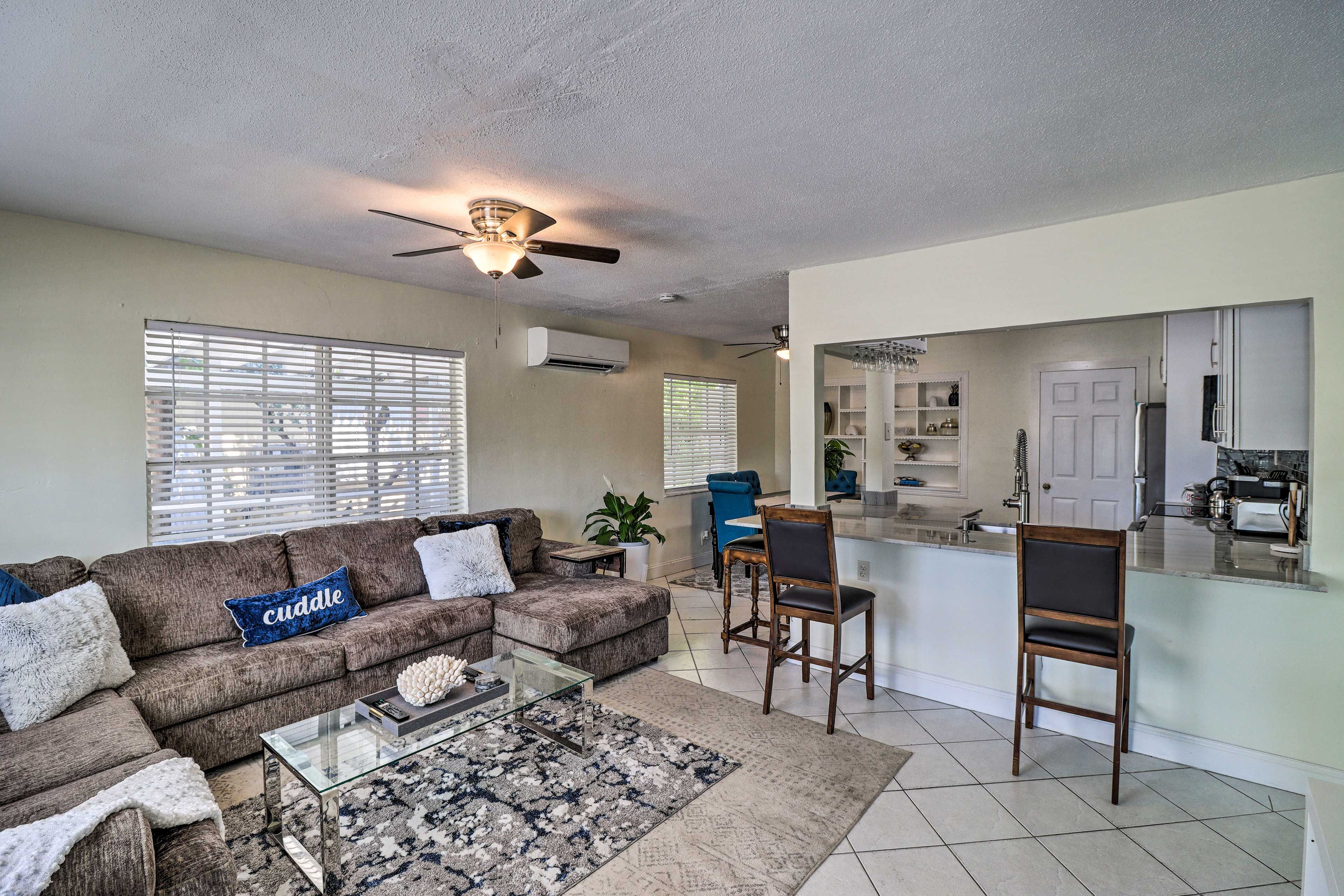 Living Room | Open-Concept | Free WiFi