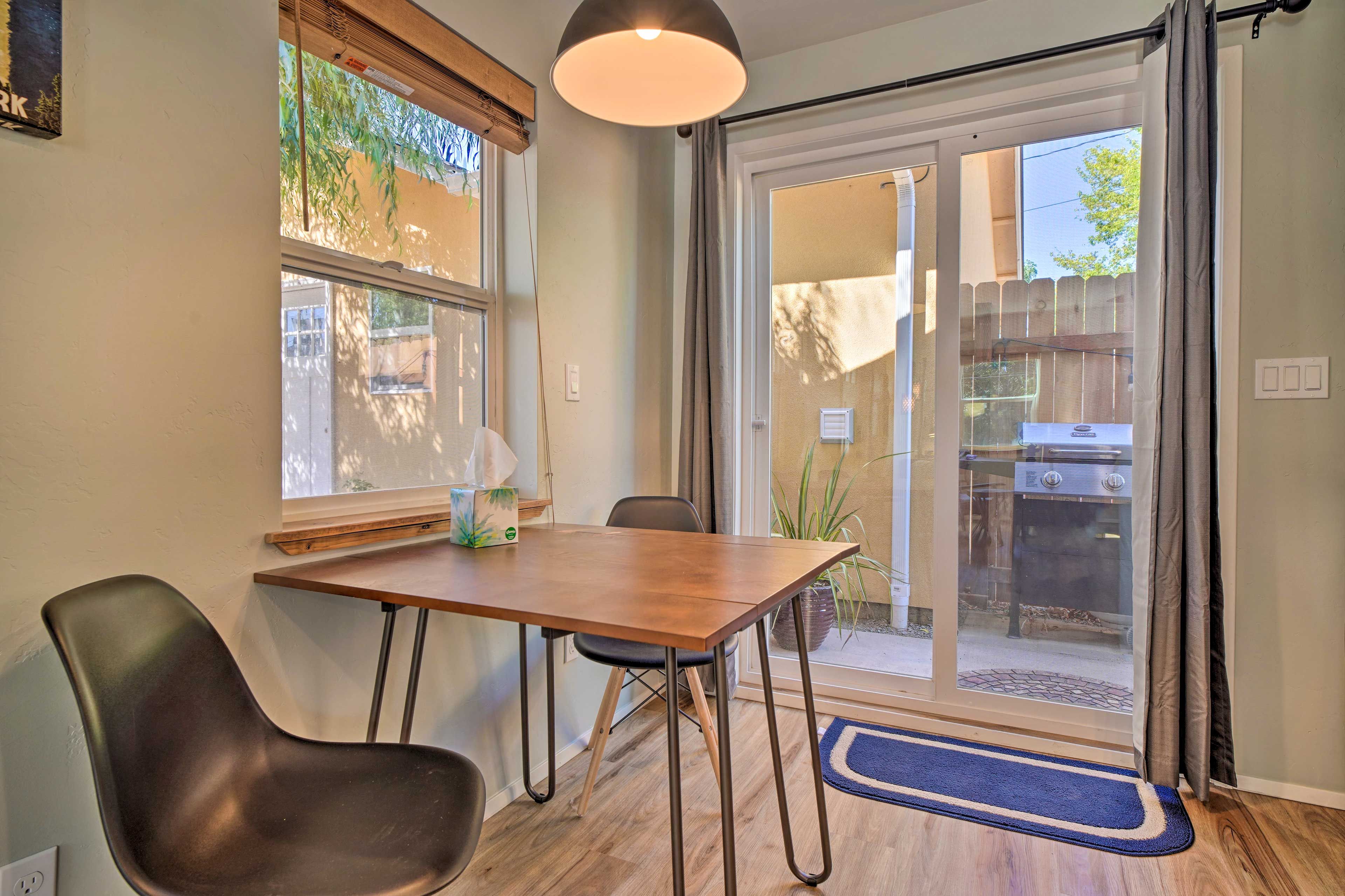 Dining Area | Dishware & Flatware Provided