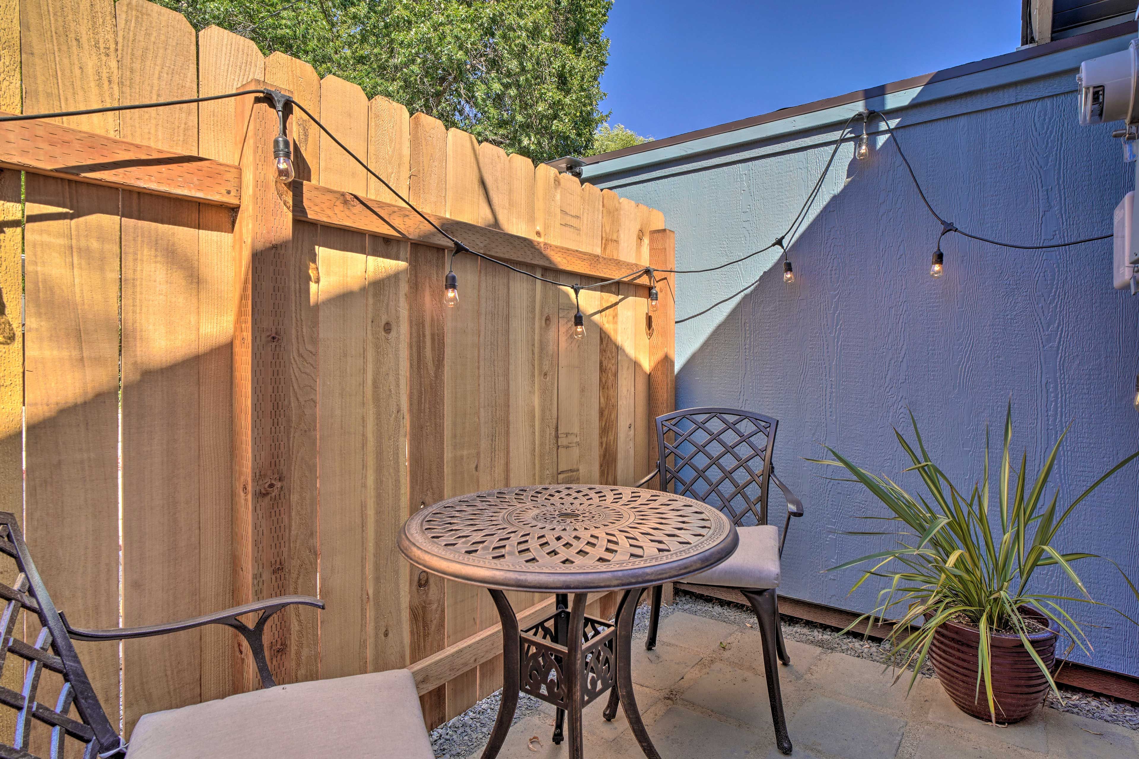 Private Patio | Gas Grill