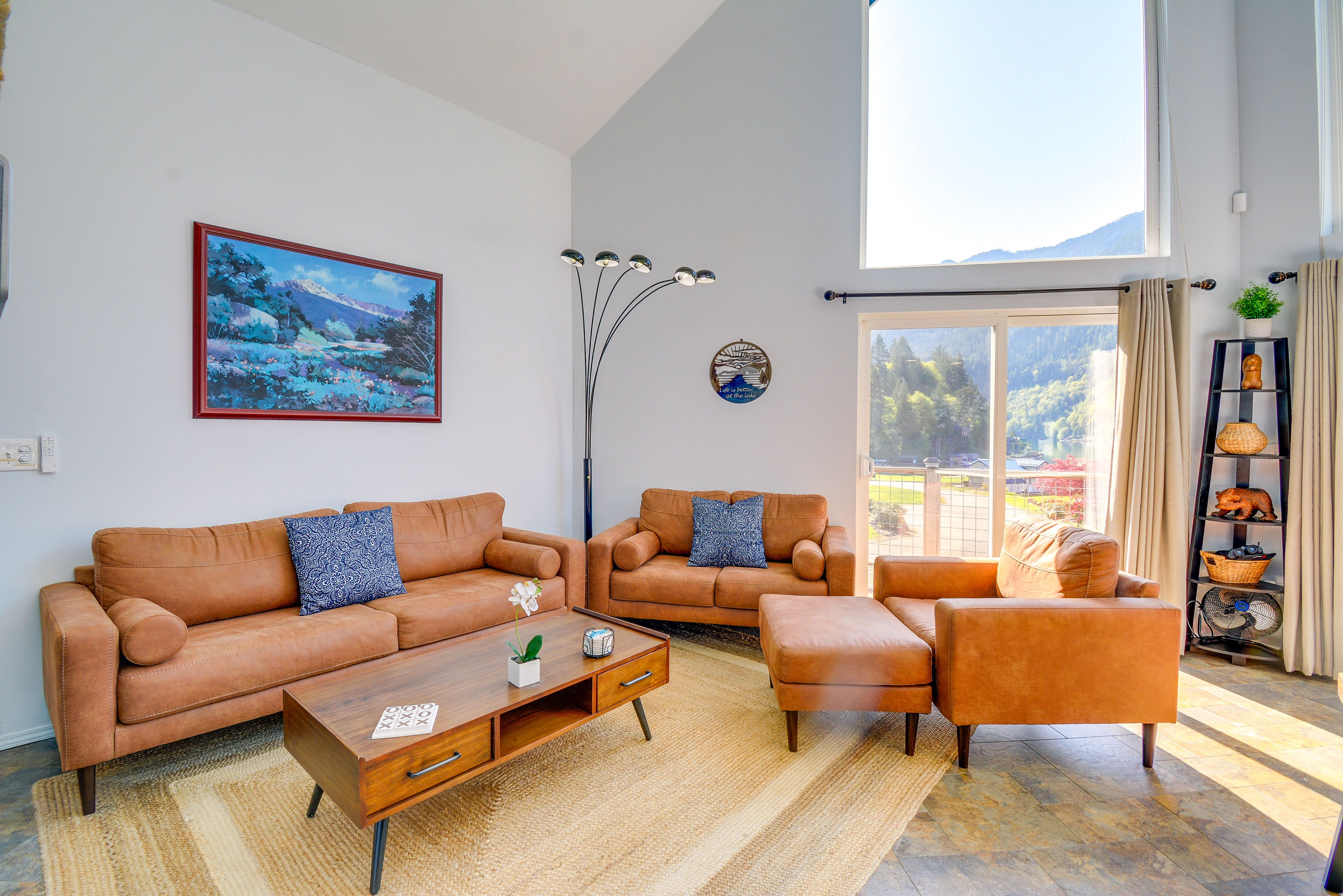 Living Room | Smart TV | Free WiFi