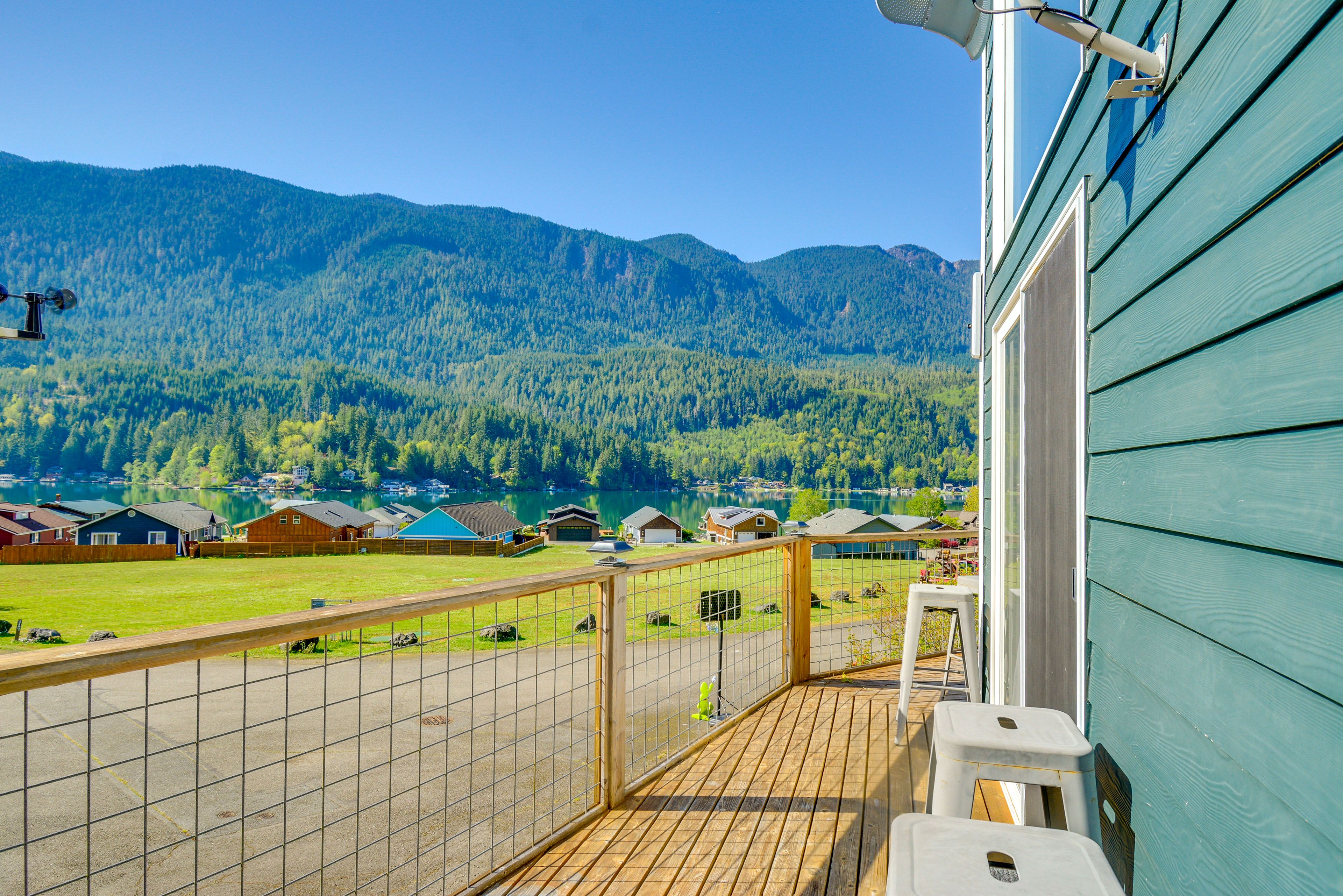 Deck | Mountain & Lake View