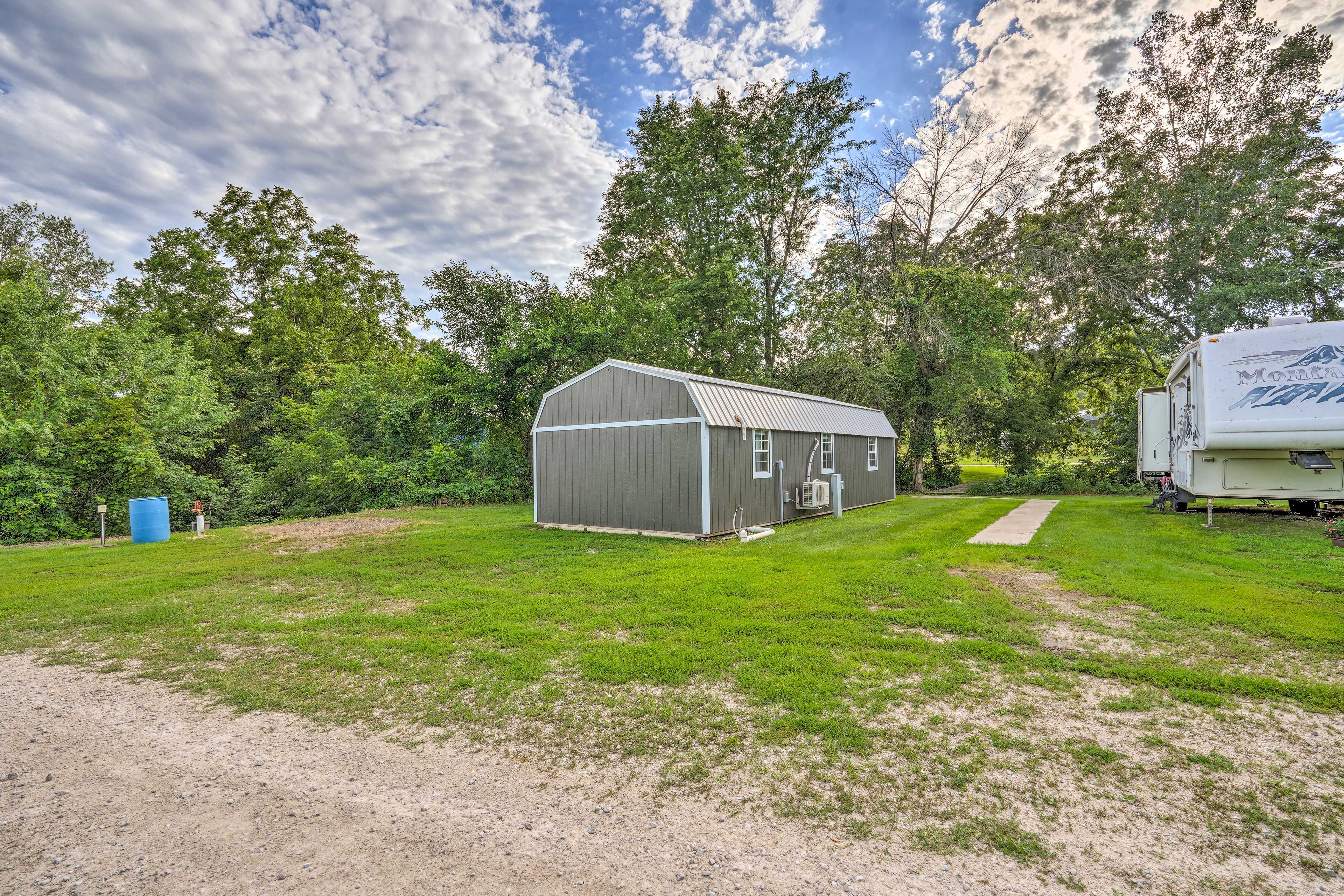 Property Exterior | Gravel Driveway (2 Vehicles) | Limited RV/Trailer Parking