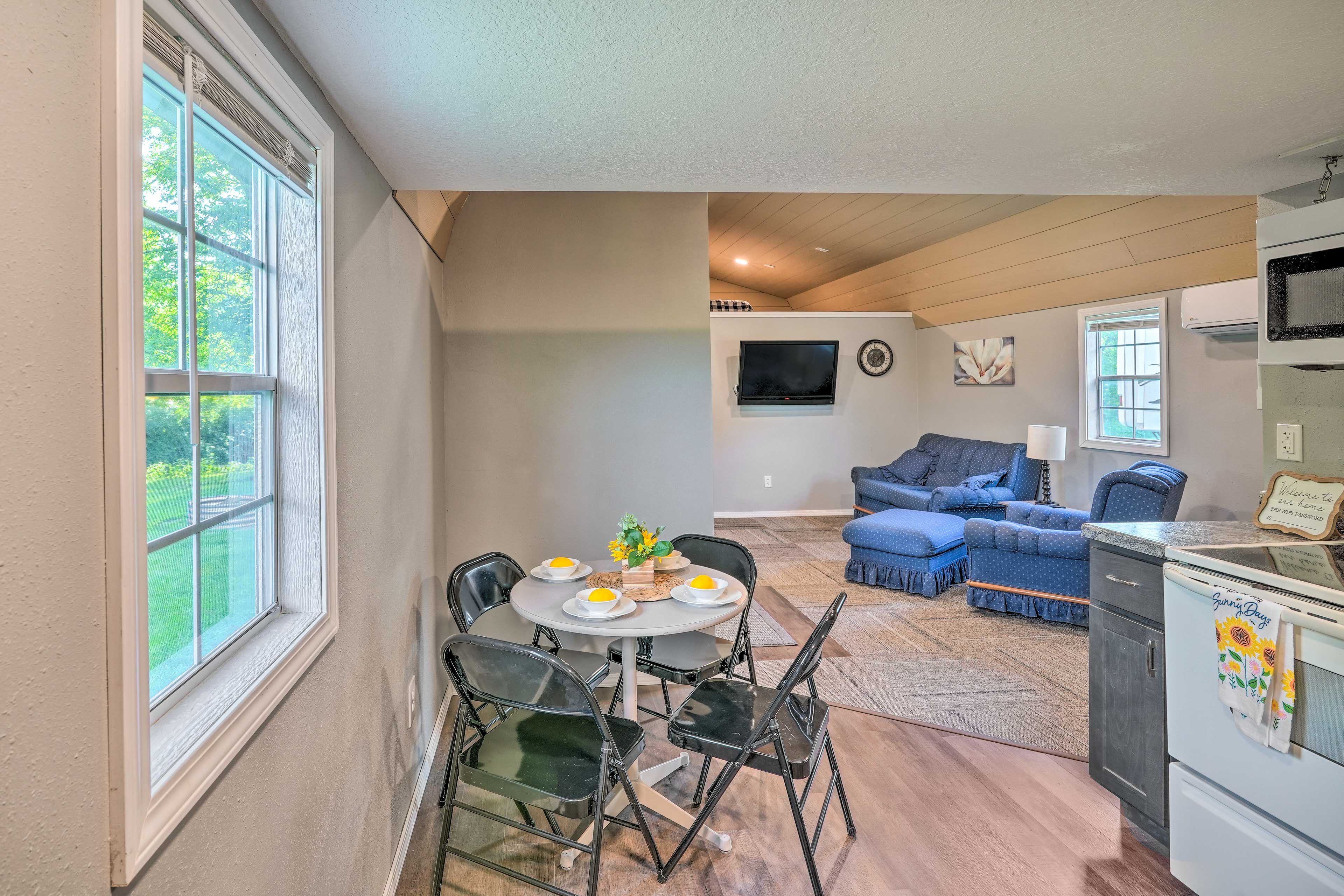 Dining Area | Dishware & Flatware Provided