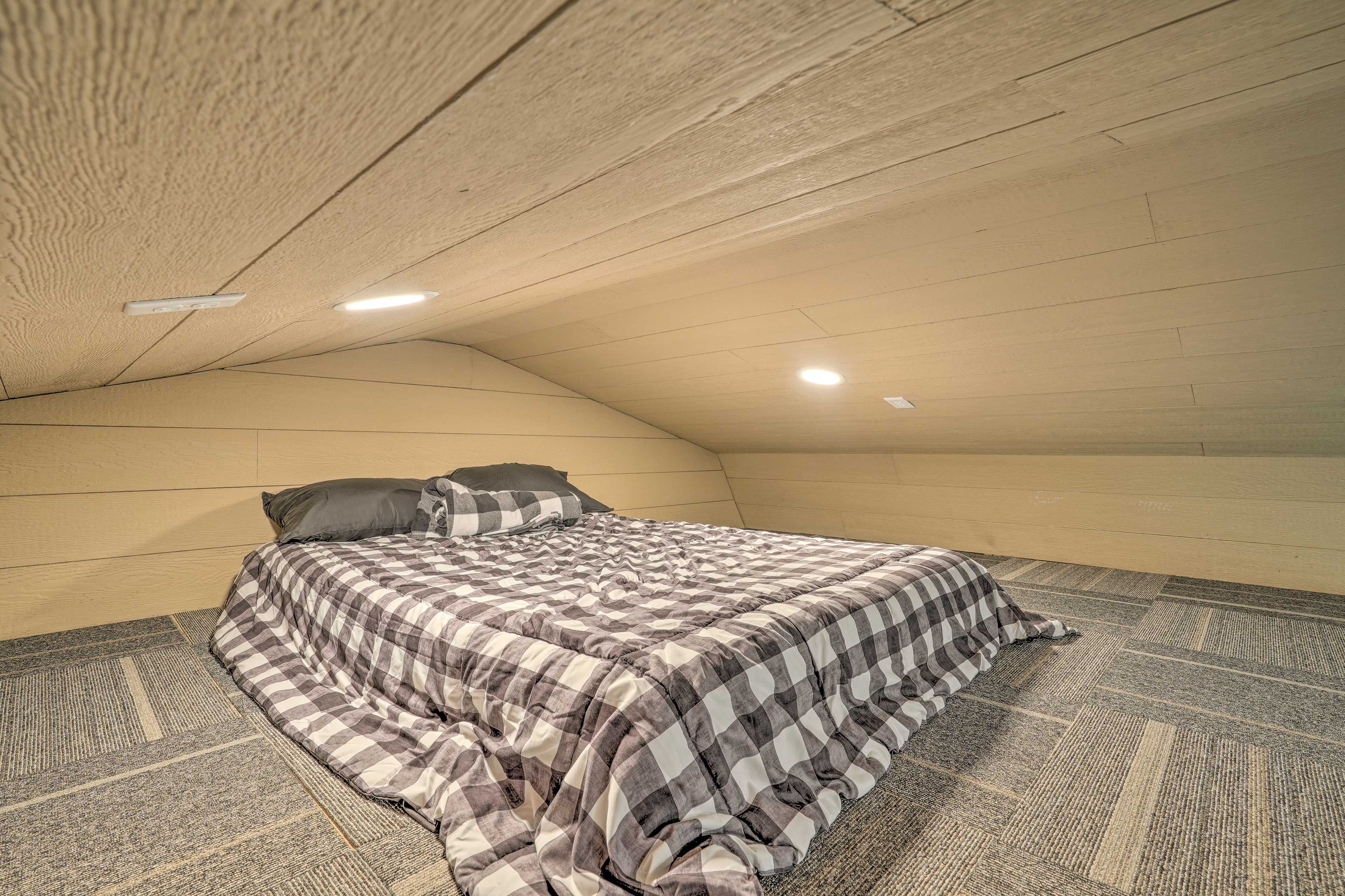West Loft | Full Mattress | Ladder Required to Access