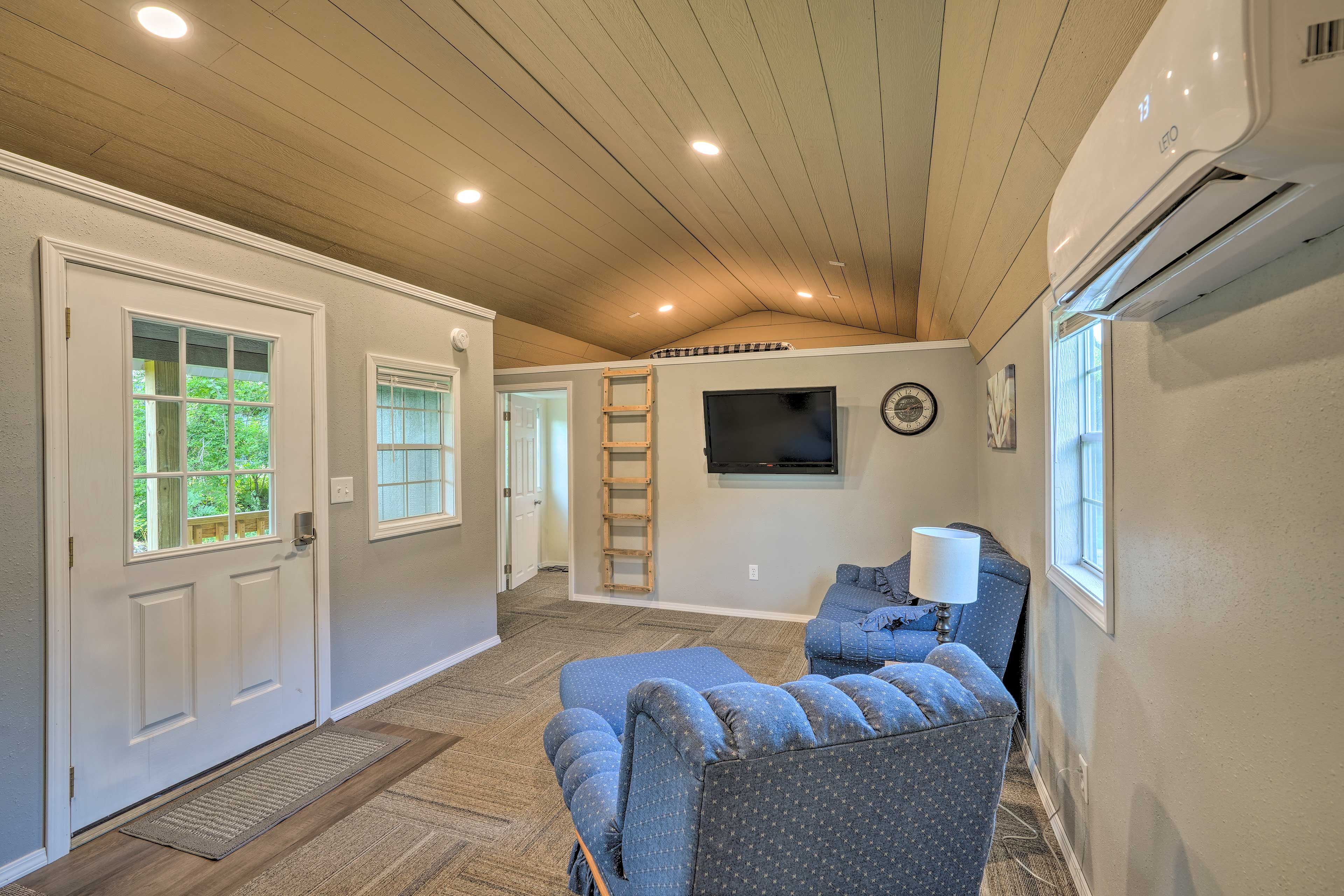 Living Room | Smart TV | Free WiFi