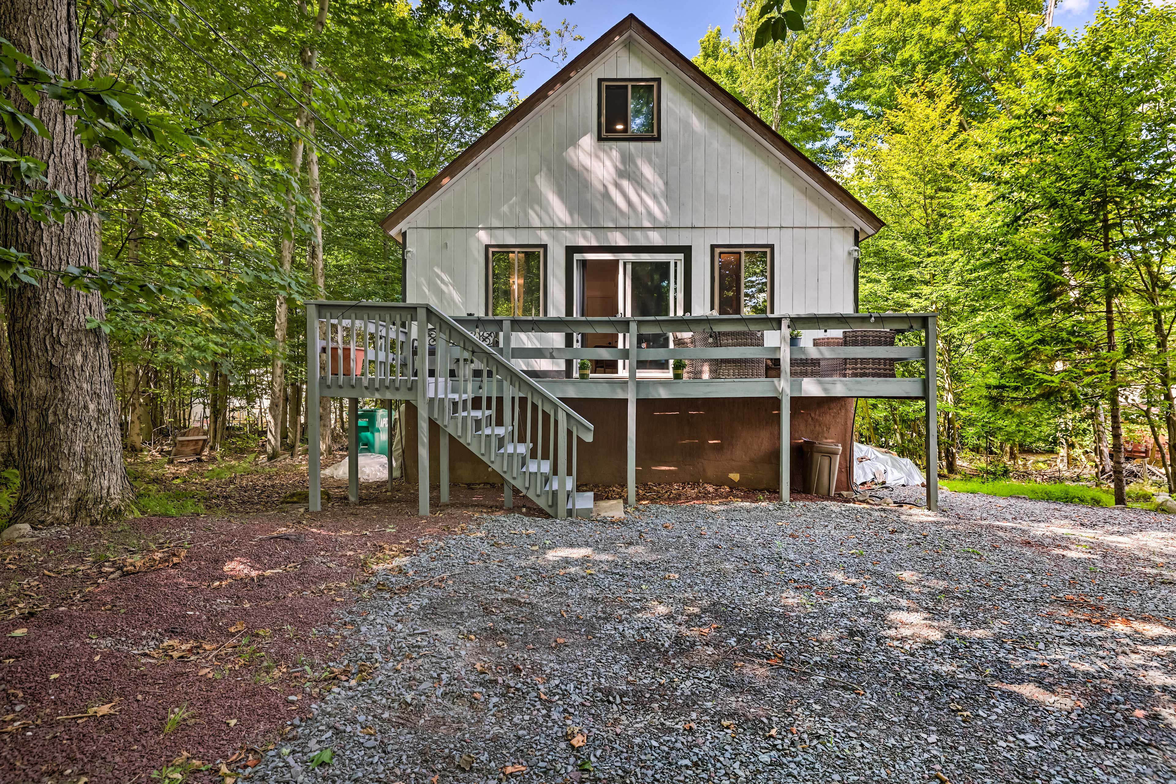 Exterior | Parking | Driveway (2 Vehicles)