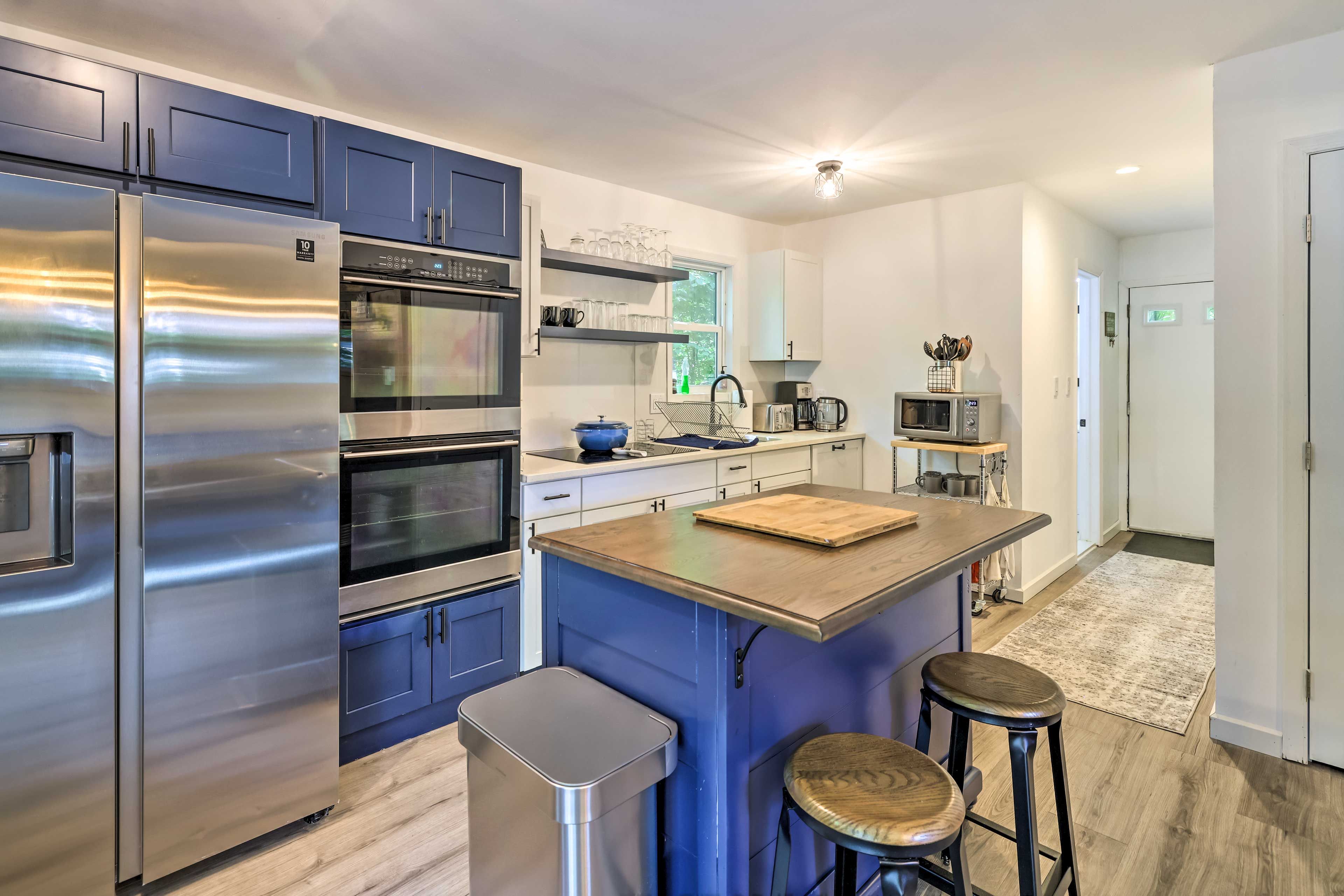 Full Kitchen | Dishwasher | Double Oven | Fridge | Electric Cook-Top | Microwave