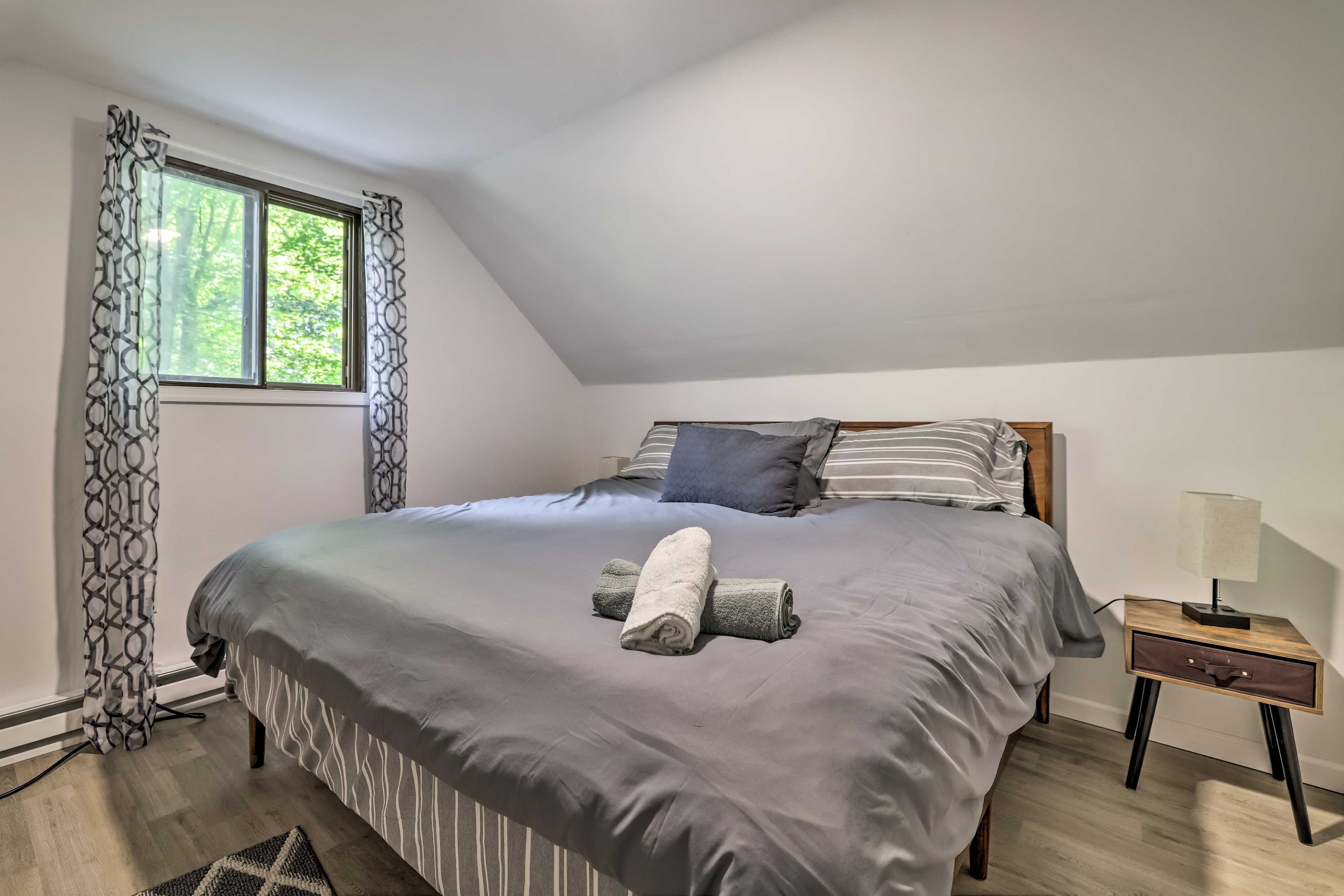 Bedroom 1 | King Bed