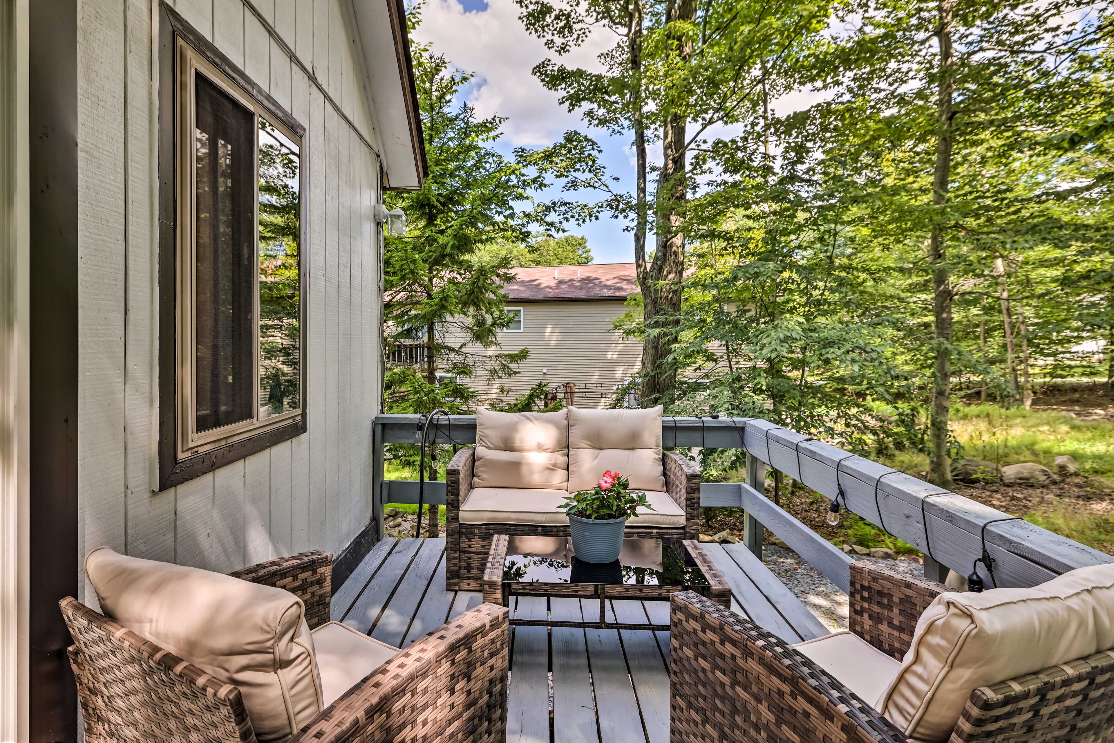 Tobyhanna Vacation Rental | 3BR | 1.5BA | 1,589 Sq Ft | Steps Required