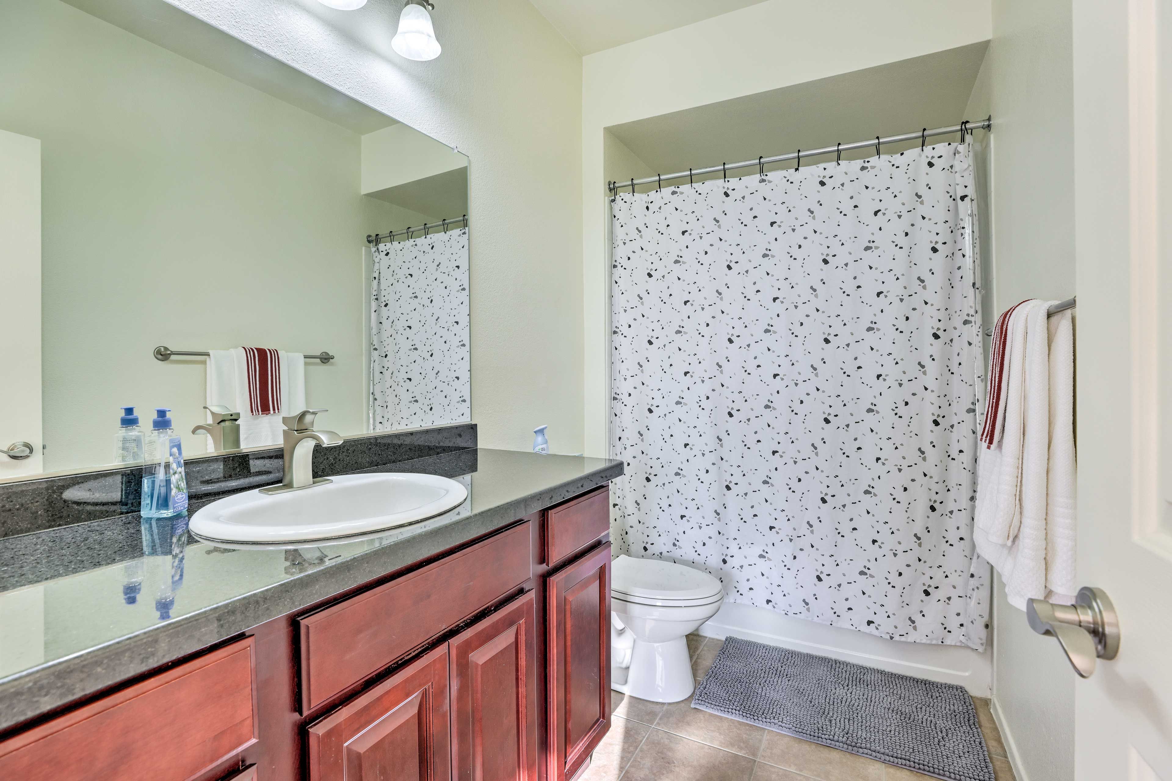 En-Suite Bathroom | Complimentary Toiletries | Linens & Towels