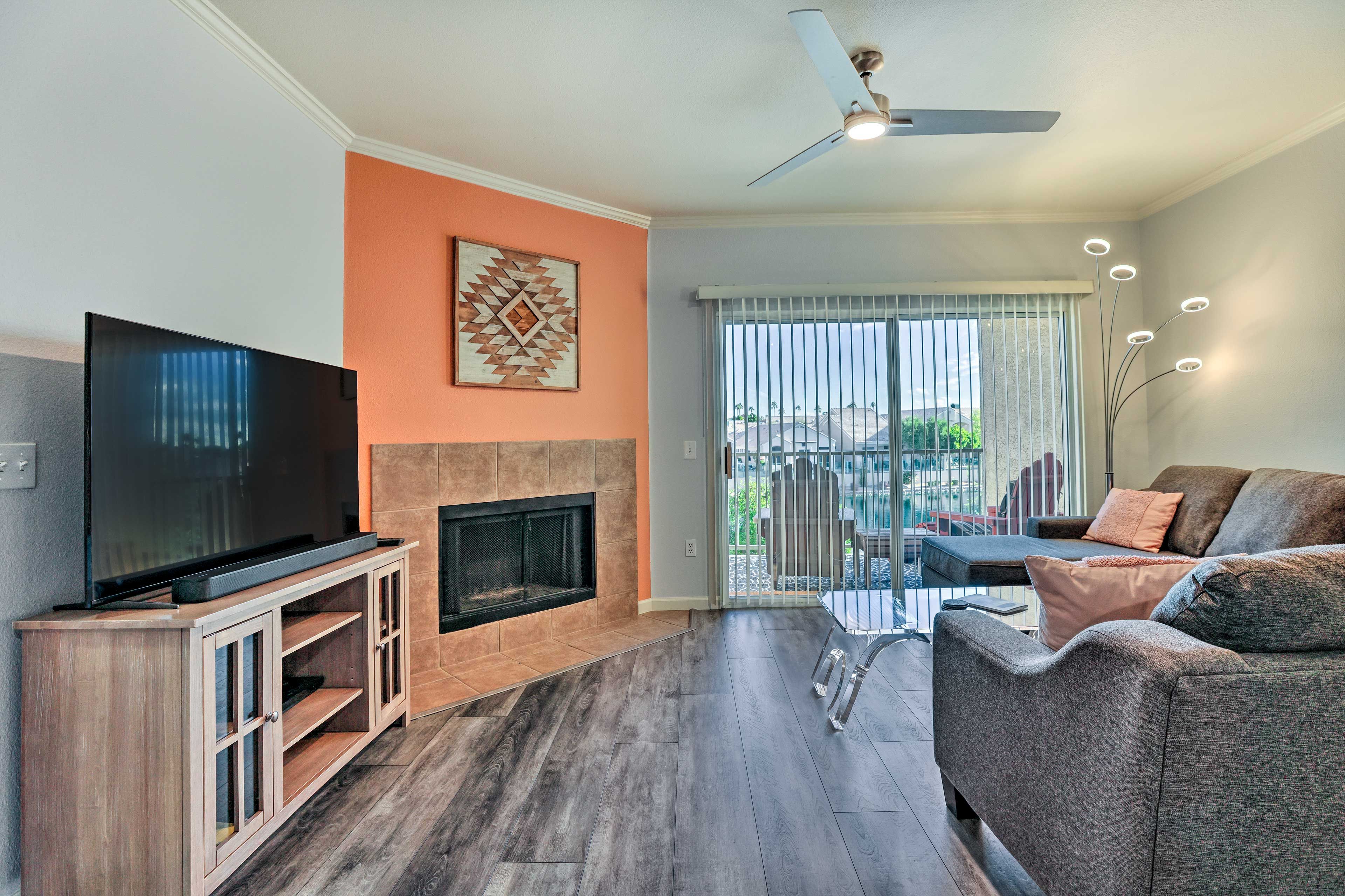Living Room | Central Heating & A/C | Fireplace (Decorative Only) | Washer/Dryer
