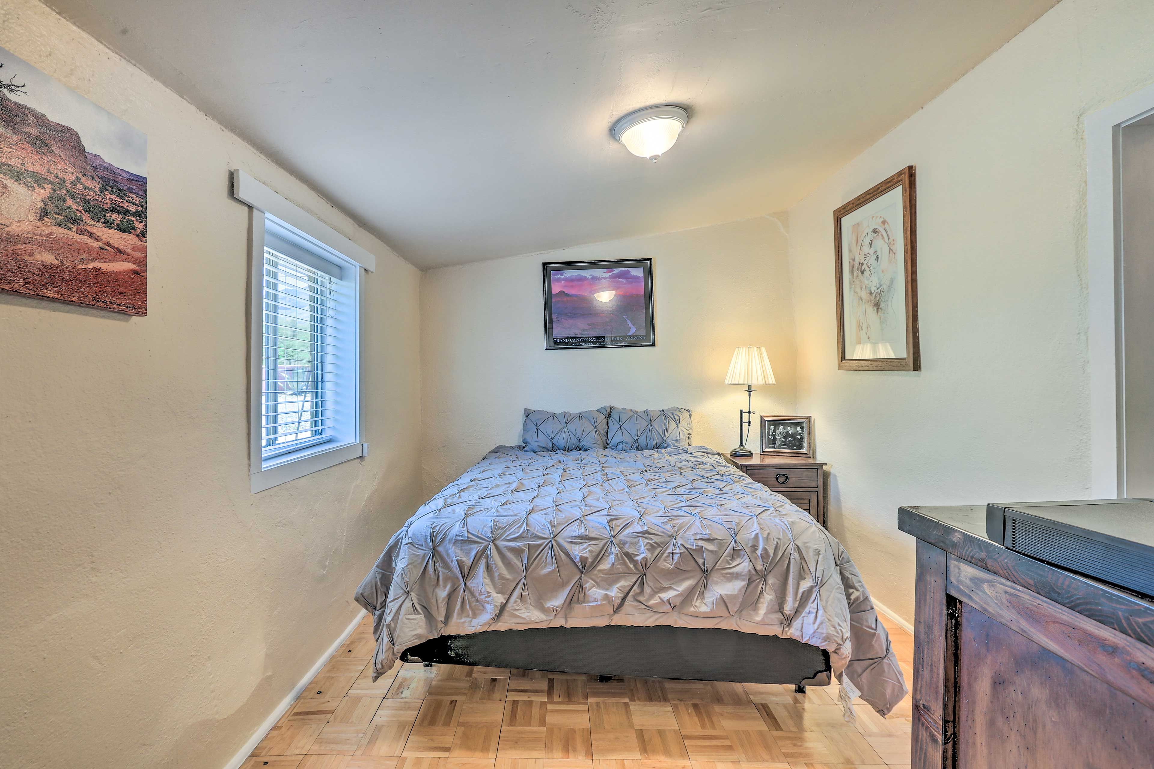 Bedroom 3 | Queen Bed