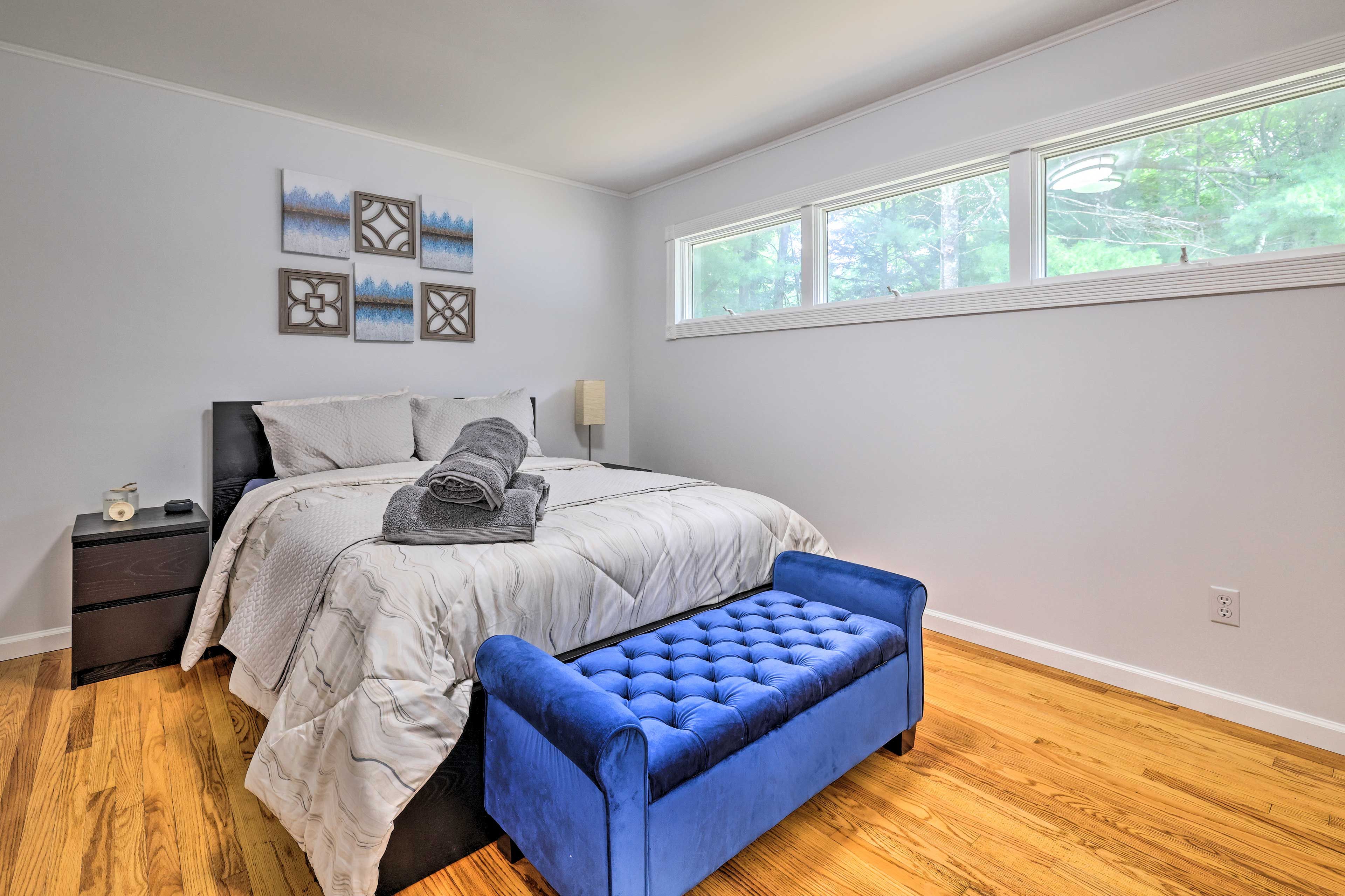 Bedroom 2 | Queen Bed