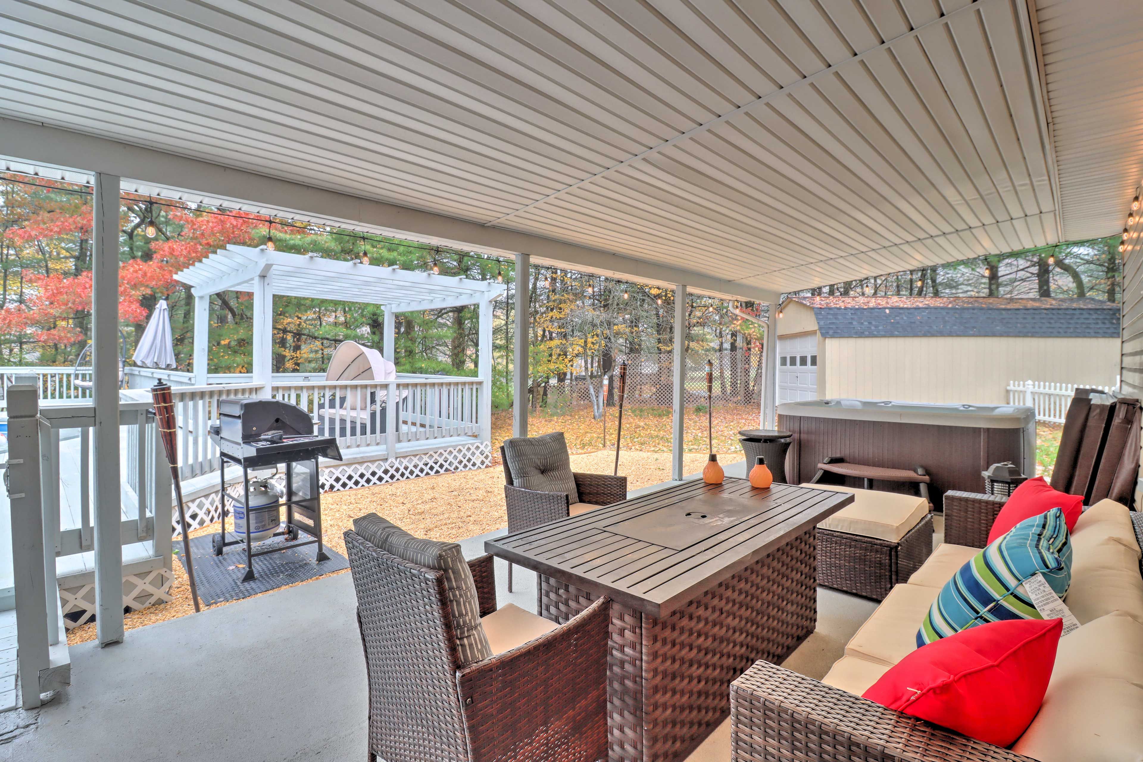 Covered Patio | Grill | Gas Fire Table | Hot Tub