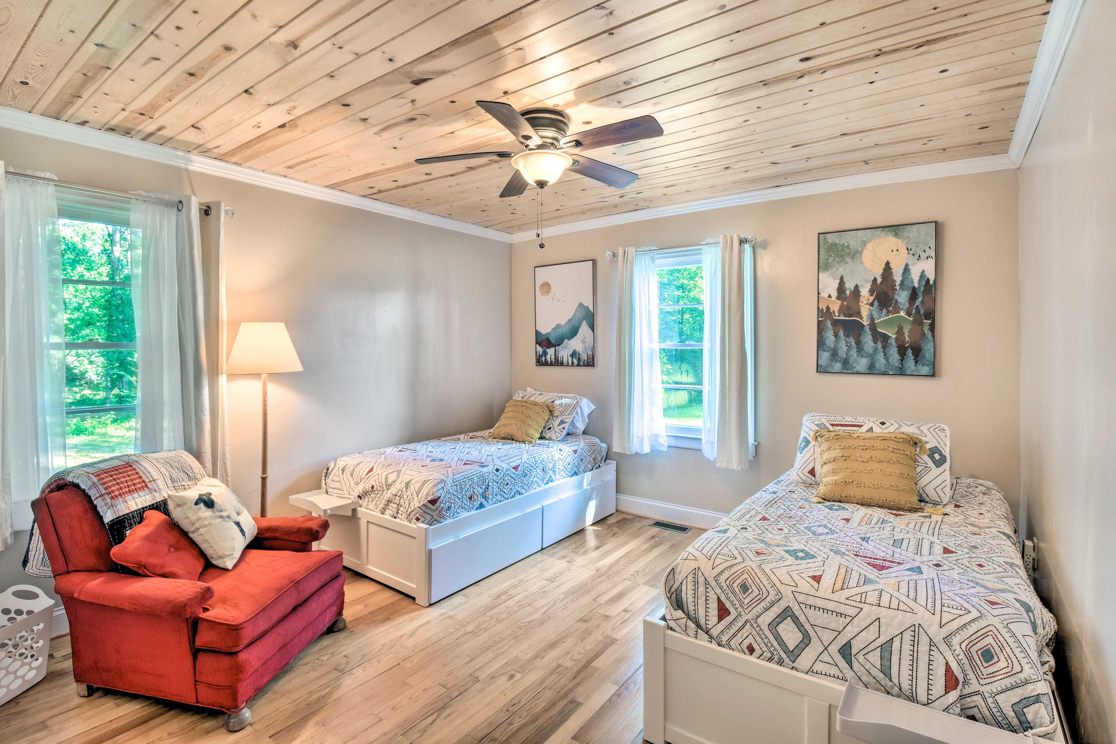 Bedroom 2 | 2 Twin Beds | Twin Trundle Bed