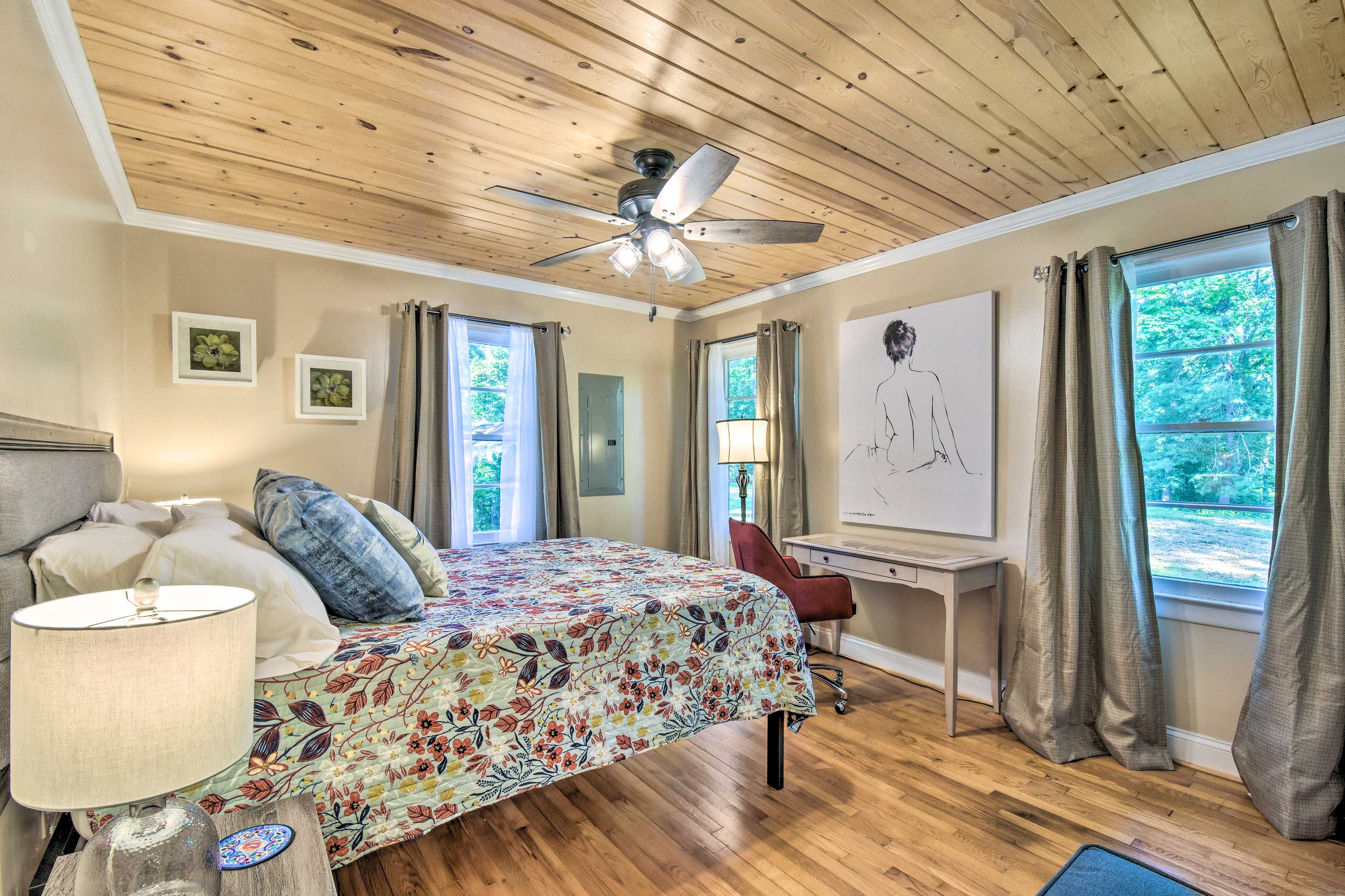 Bedroom 1 | Queen Bed | Linens Provided