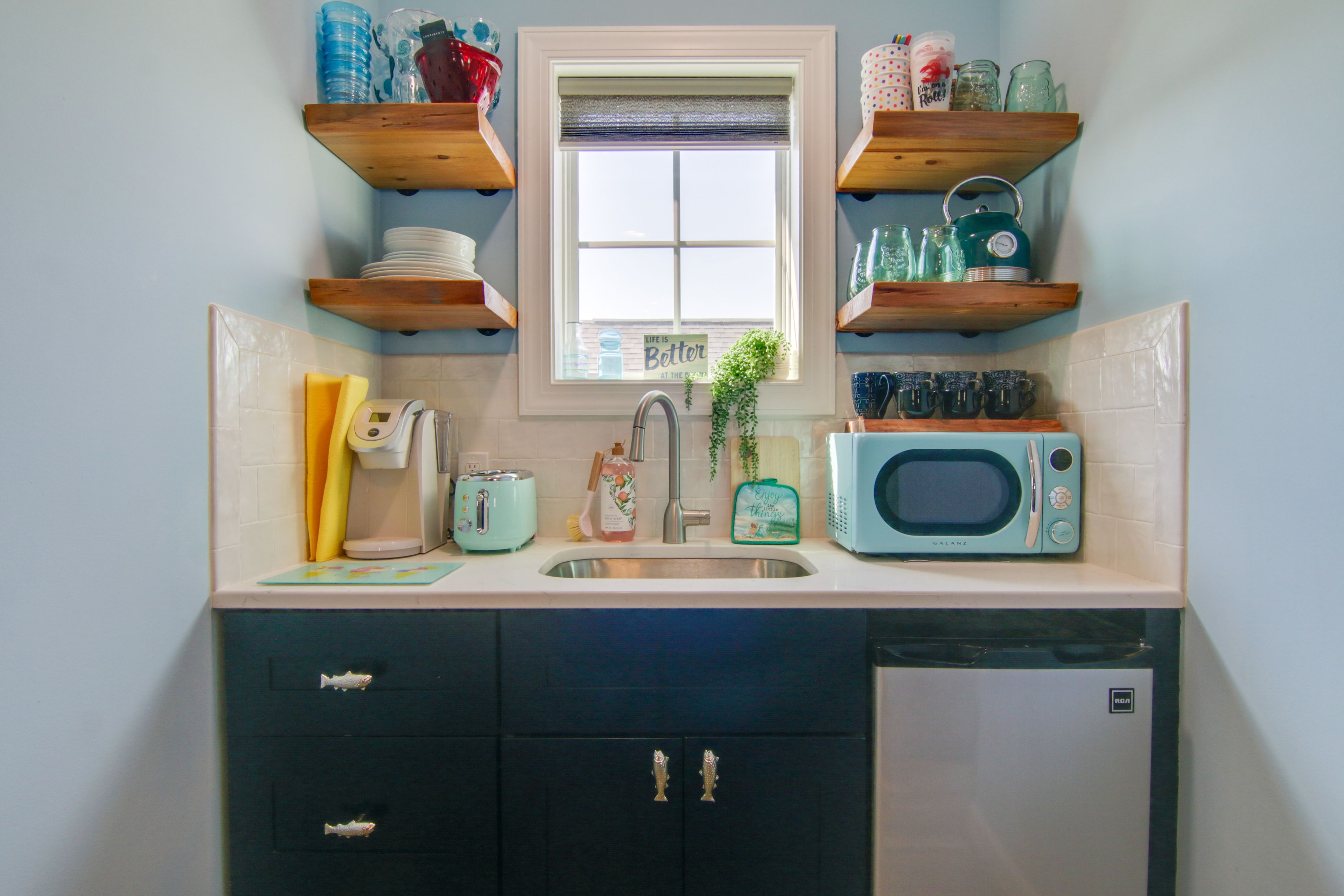 Kitchenette | Microwave | Coffee Maker