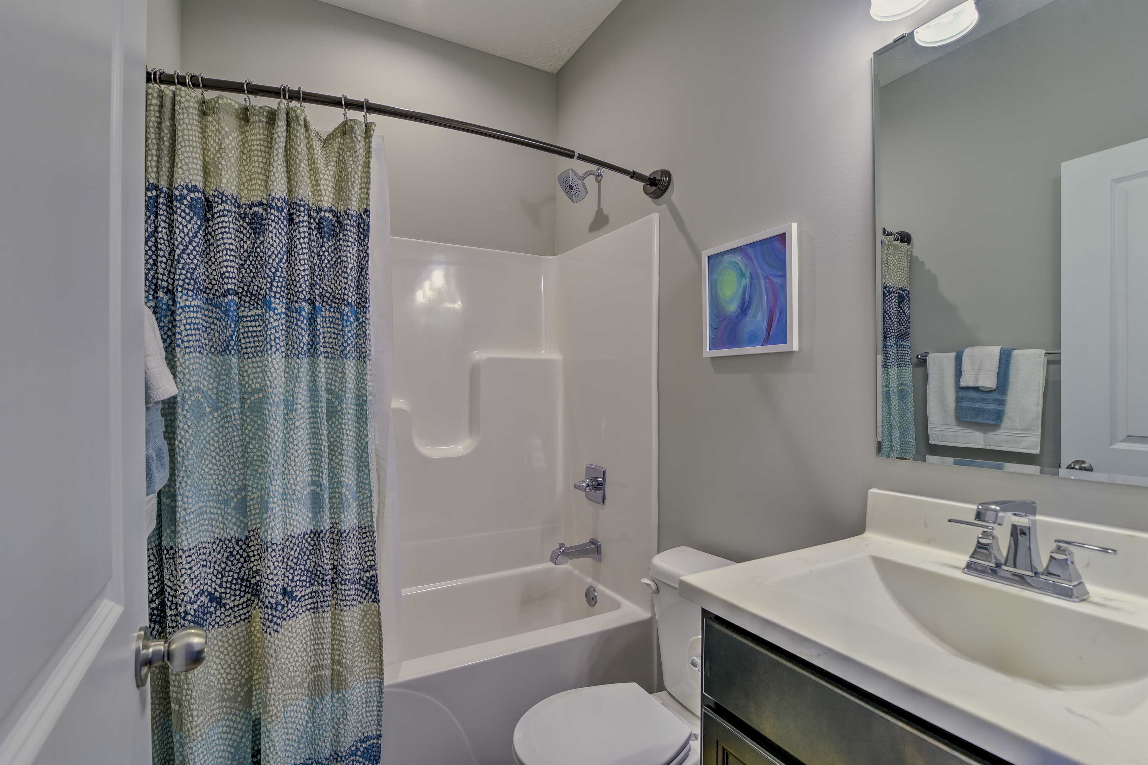 Full Bathroom | Complimentary Toiletries